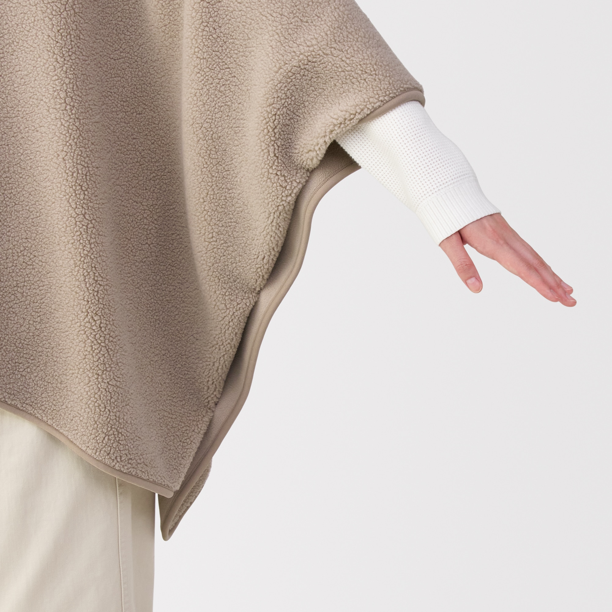 再生ポリエステルくつろぎボア　ケープ