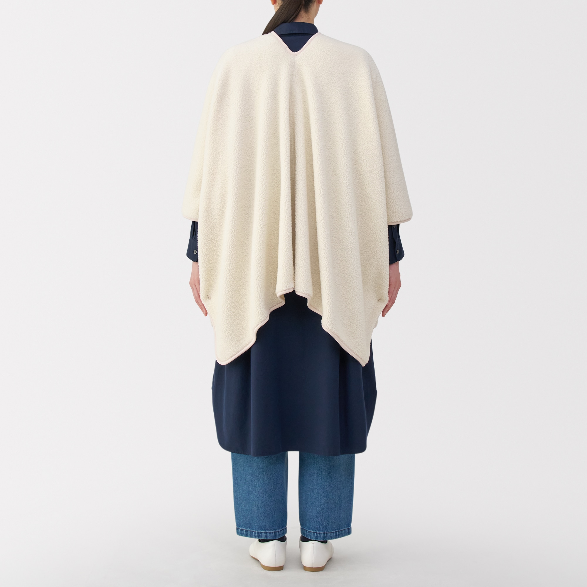 再生ポリエステルくつろぎボア　ケープ