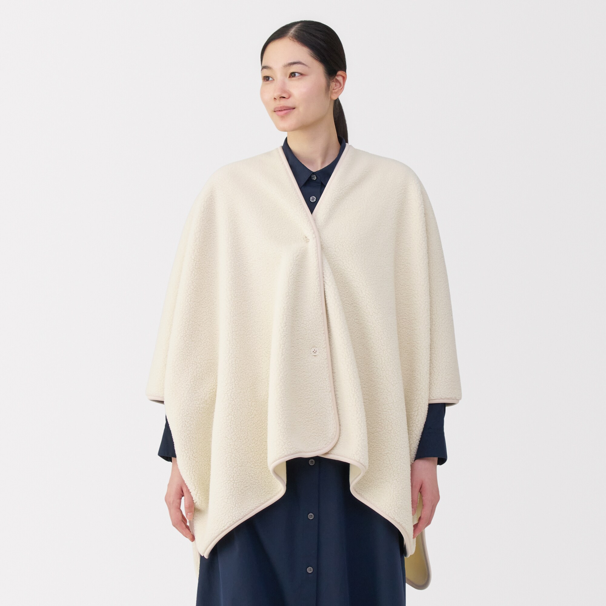 再生ポリエステルくつろぎボア　ケープ