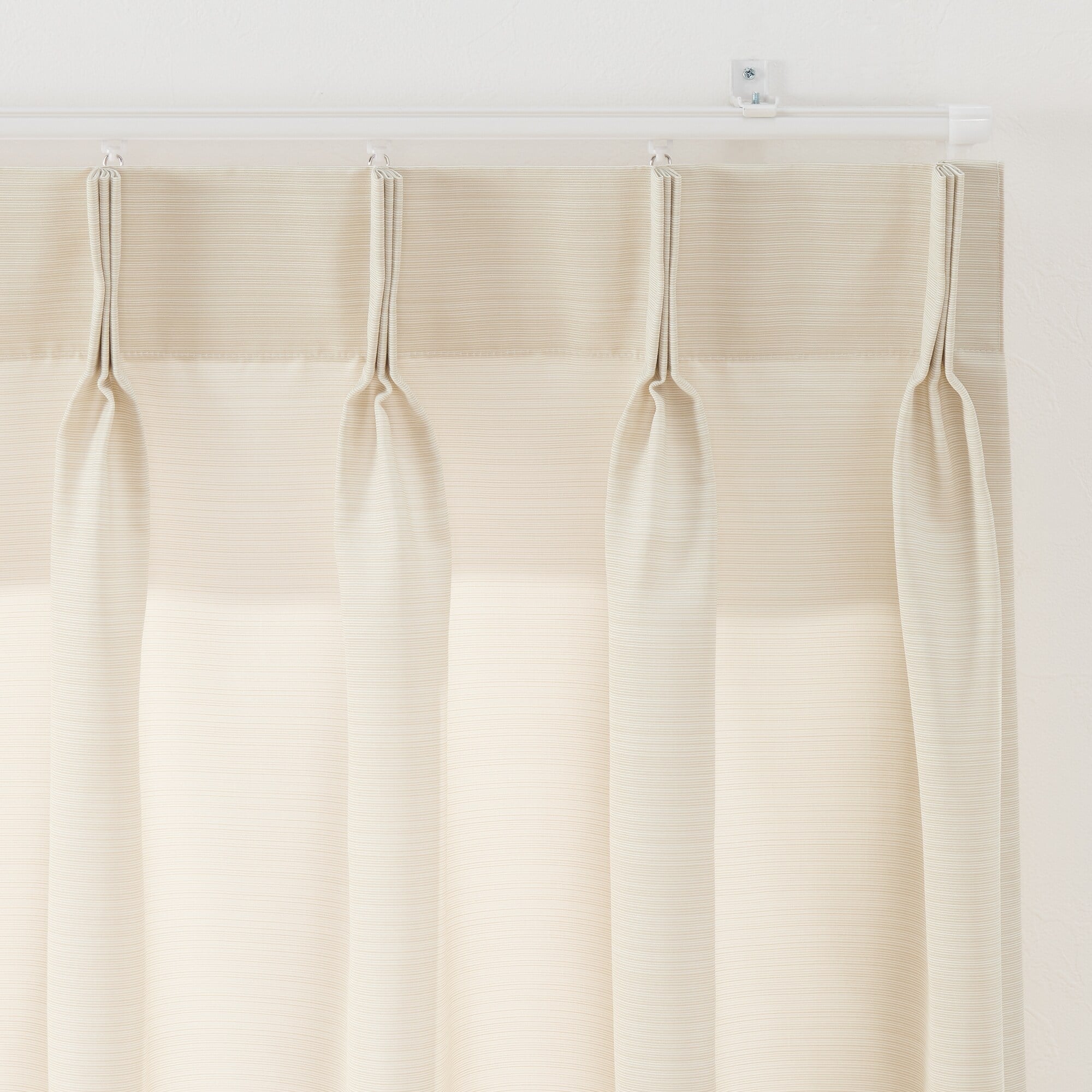 ポリエステルグログラン（防炎）プリーツカーテン２倍ヒダ／ライトベージュ