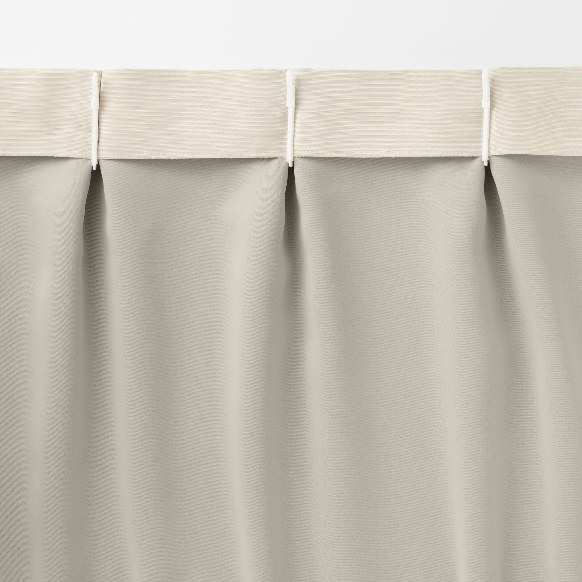 ポリエステルグログラン（防炎）プリーツカーテン／遮光裏地付／ライトベージュ