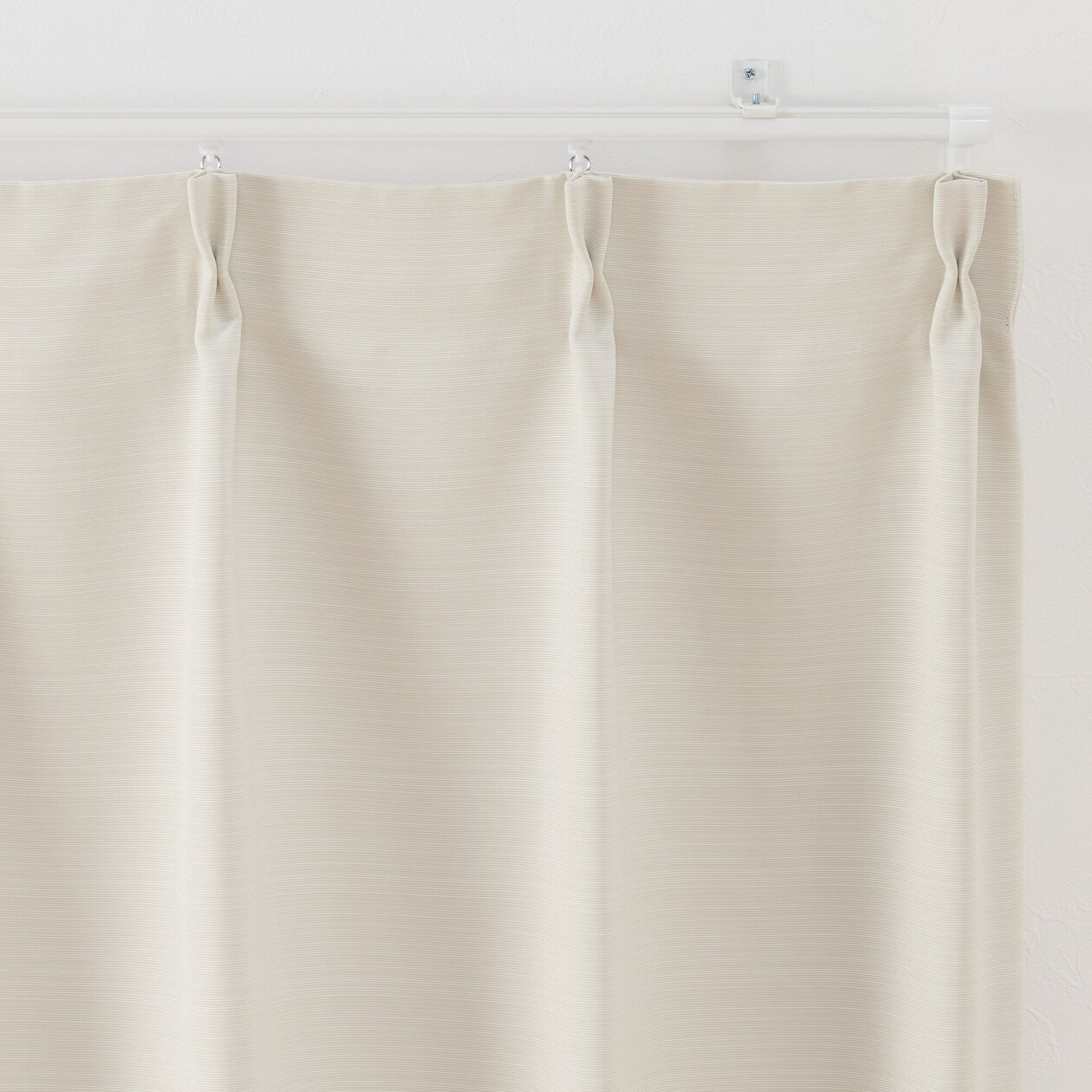 ポリエステルグログラン（防炎）プリーツカーテン／遮光裏地付／ライトベージュ