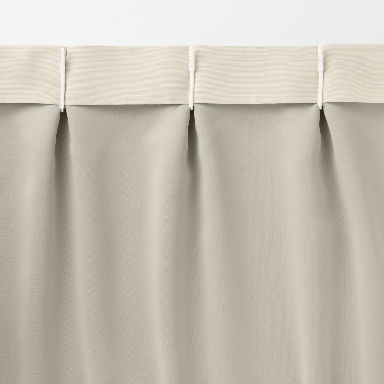 ポリエステルグログラン（防炎）プリーツカーテン／遮光裏地付／ライトベージュ
