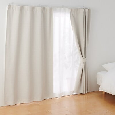 【遮光１級】ポリエステルグログラン（防炎）ノンプリーツカーテン／遮光裏地付／ライトベージュ