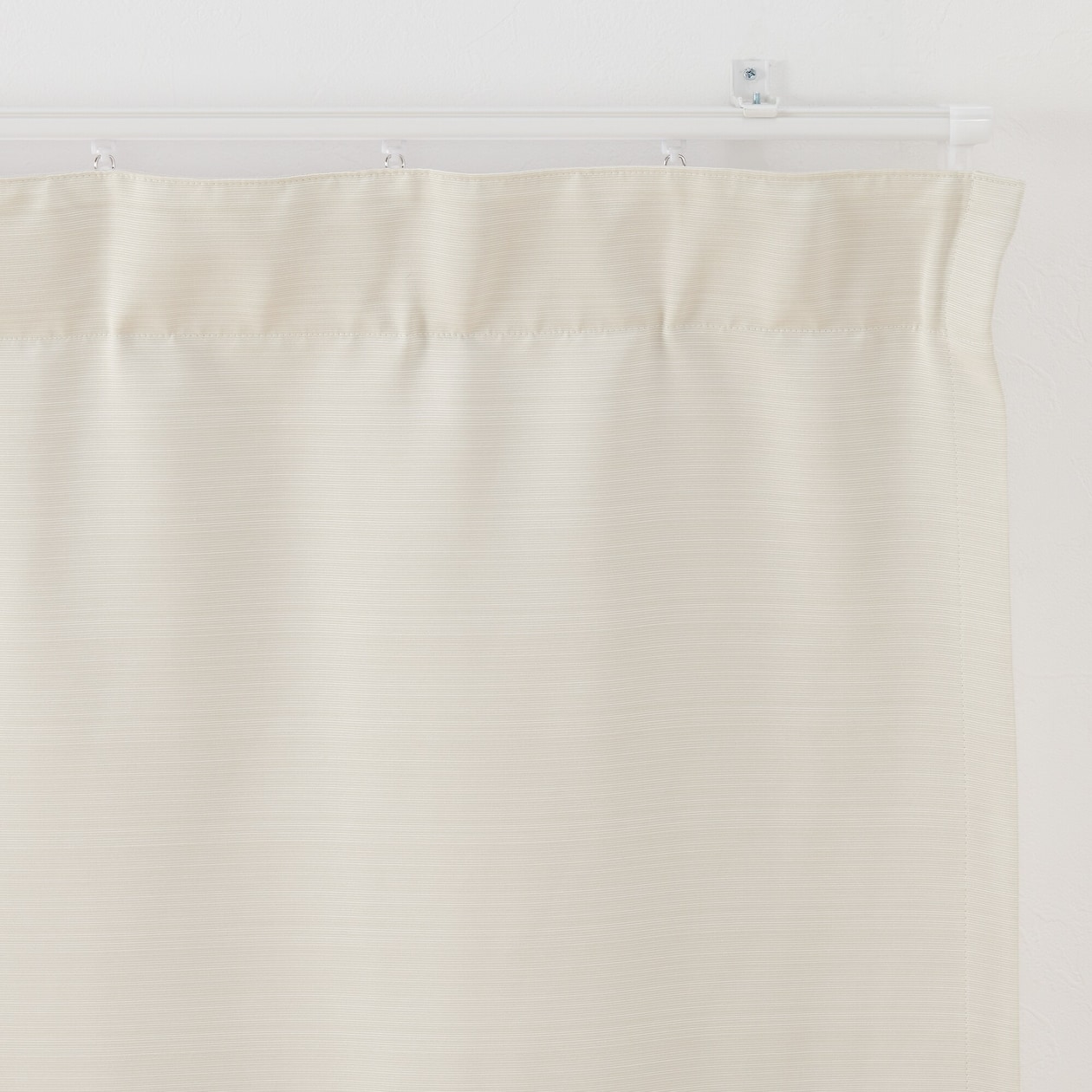 ポリエステルグログラン（防炎）ノンプリーツカーテン／遮光裏地付／ライトベージュ