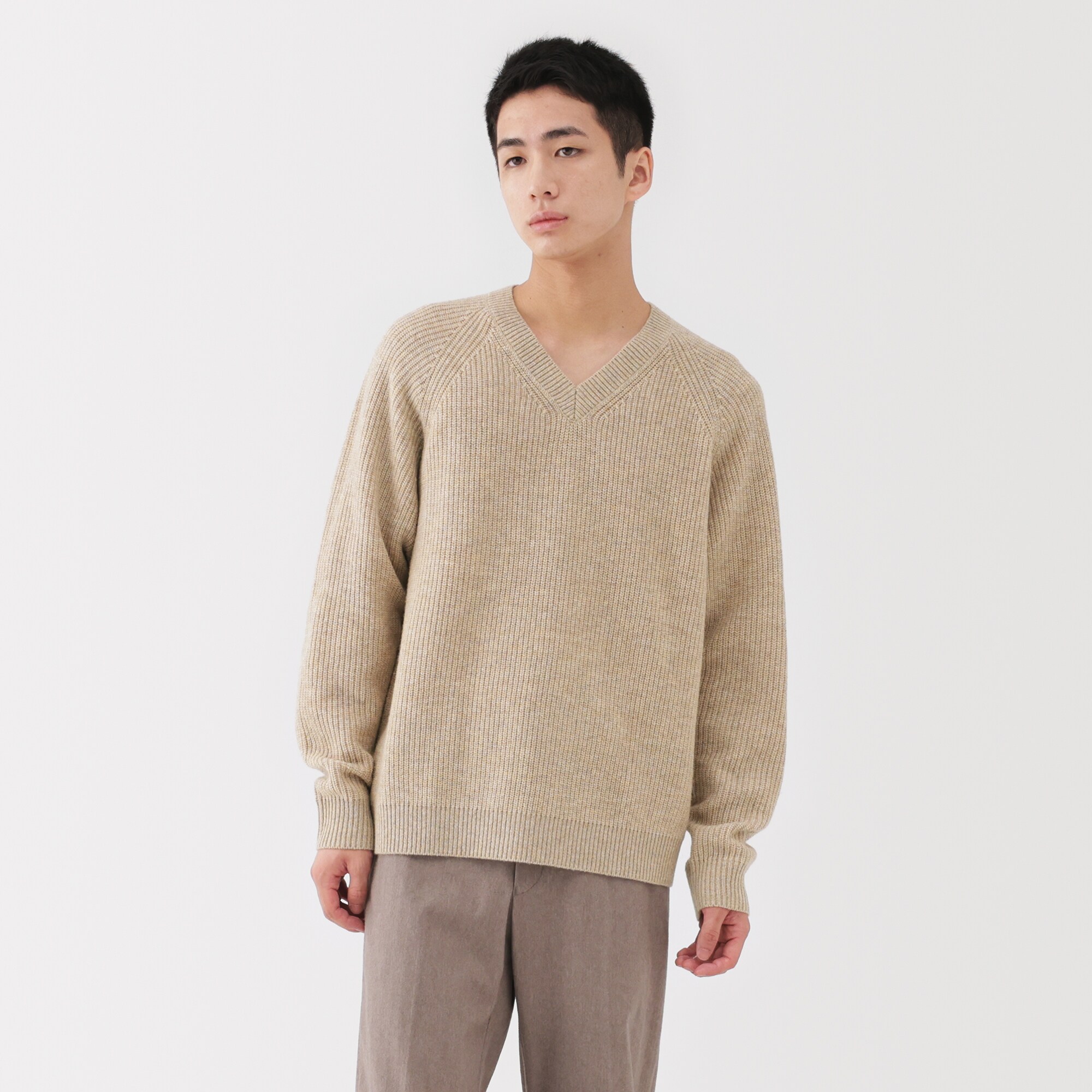 紳士　ウールミドルゲージ畦編みＶネックセーター