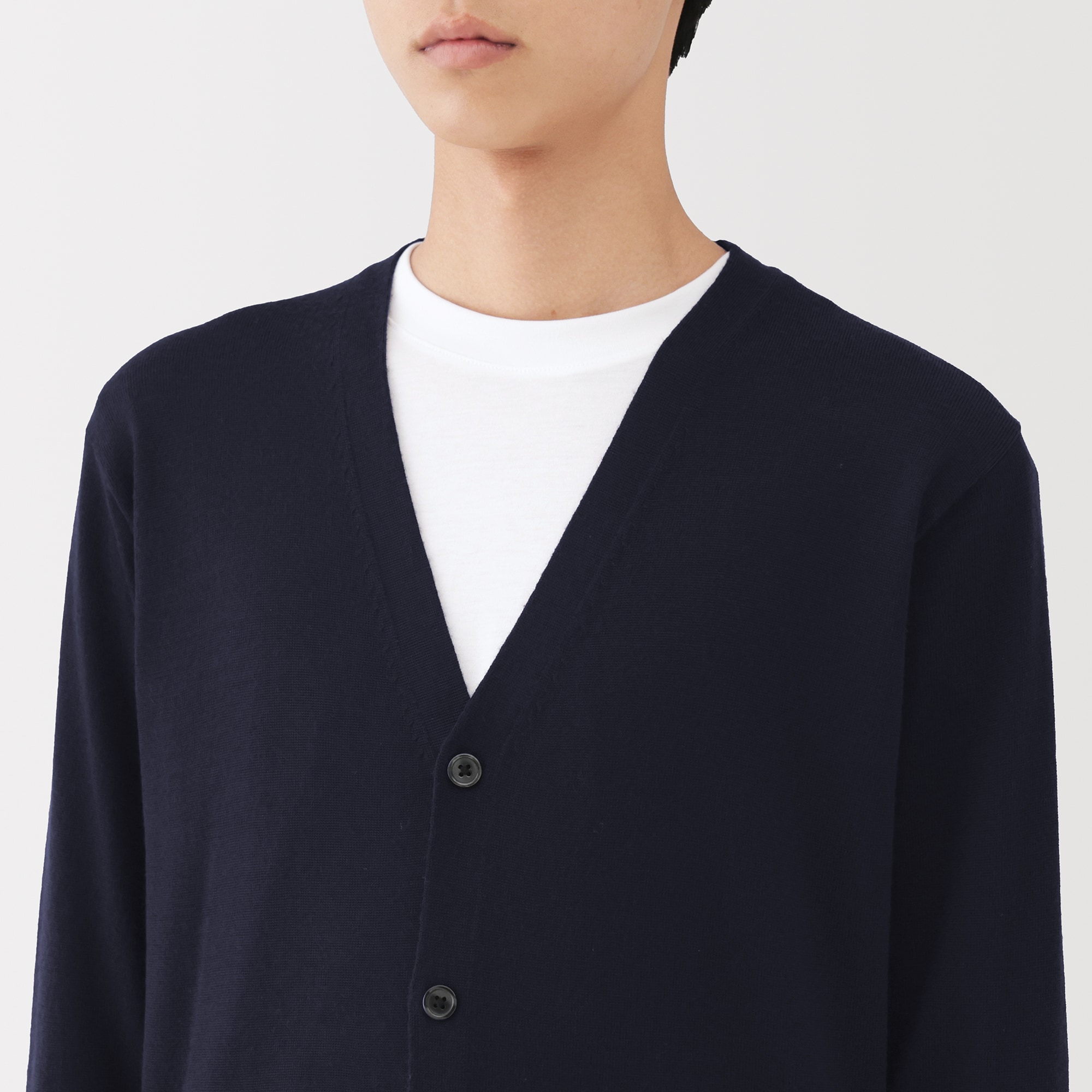 【美品】フォクシー カーディガン ハイゲージウール100% Vネック 紺ネイビー 美品】フォクシー カーディガン ハイゲージウール100% Vネック 紺ネイビー