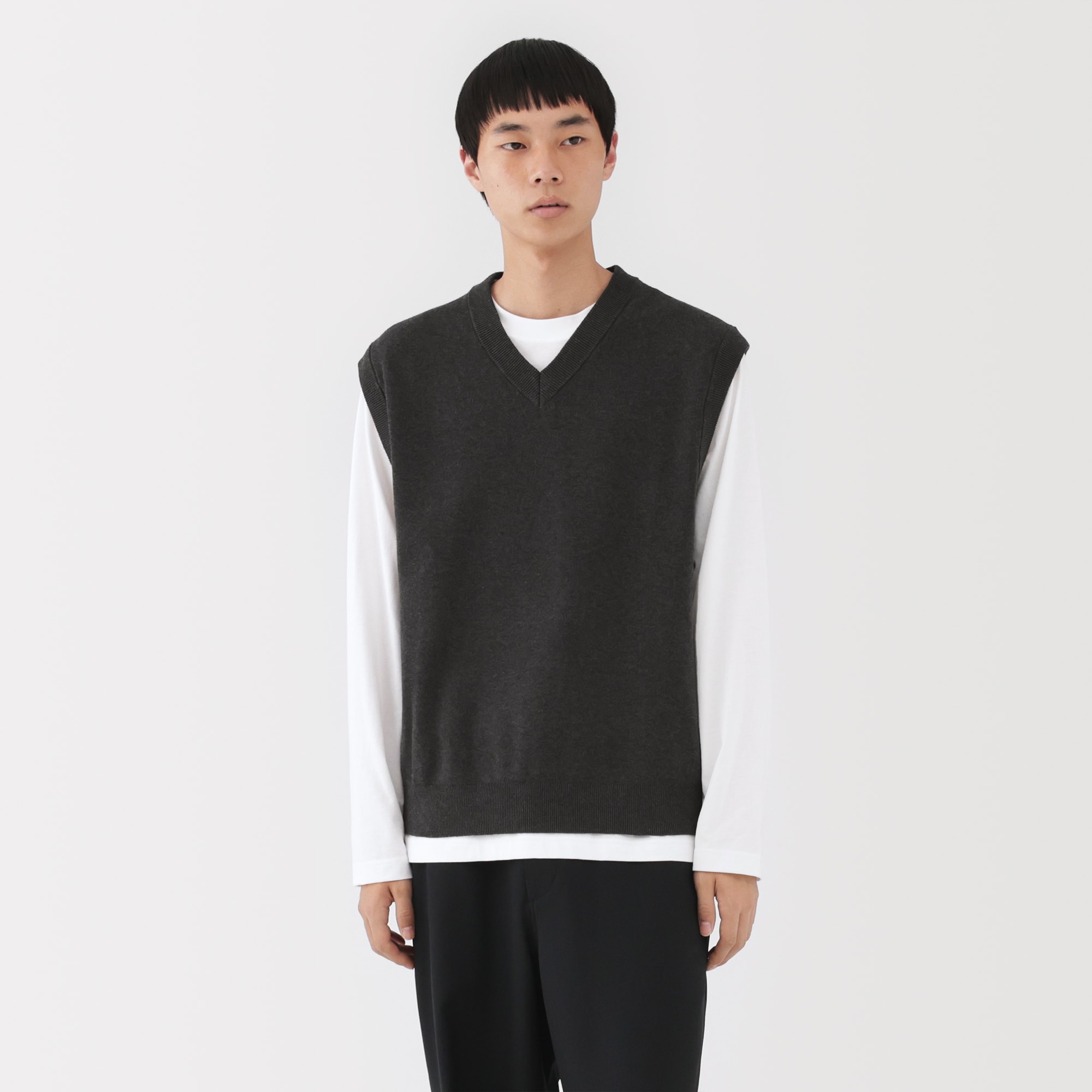 ★新品タグ付き★ 無印良品　手編みニットベスト キナリ ユニセックス ☆新品タグ付き☆ 無印良品 手編みニットベスト キナリ ユニセックス