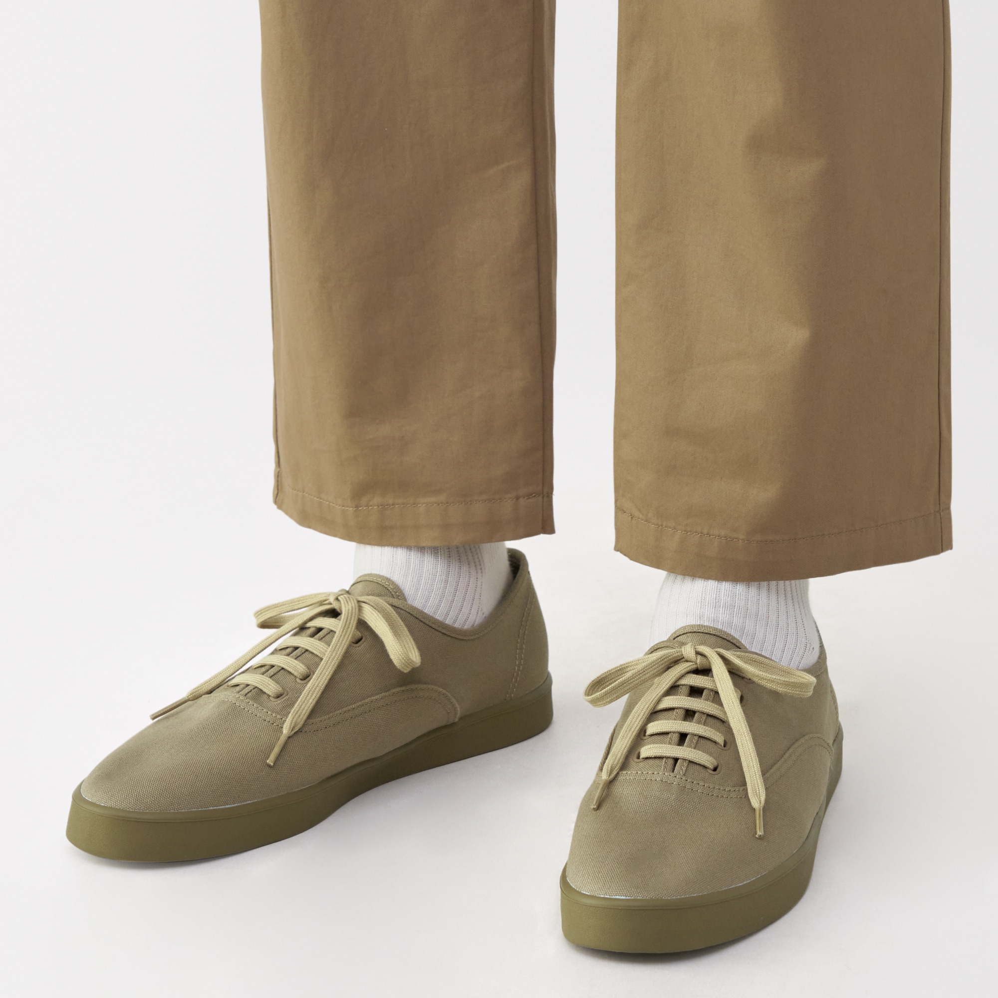 紳士　柔らかい中敷を使用した　撥水キャンバススニーカー