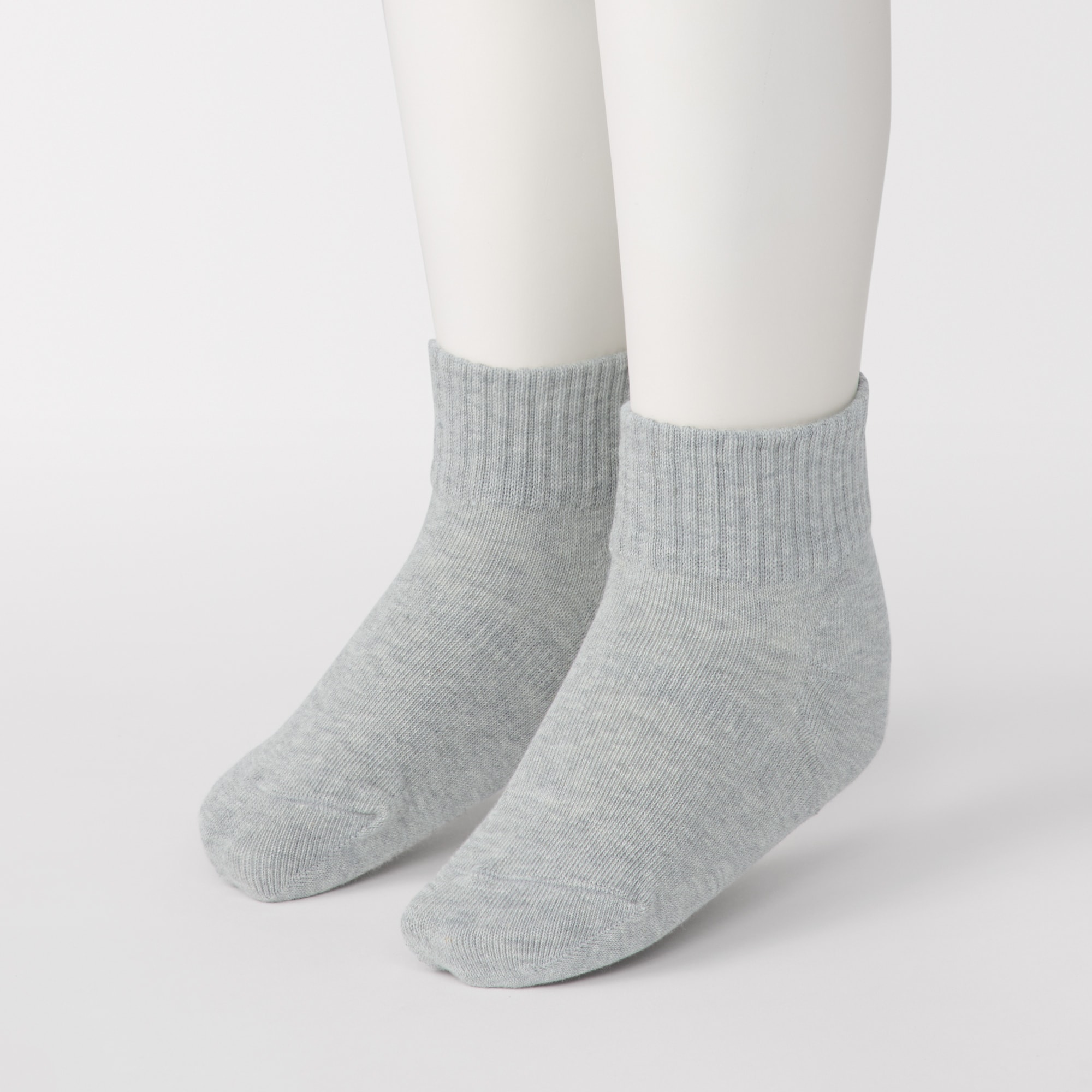 キッズ　足なり直角　ショート丈靴下（３足組）