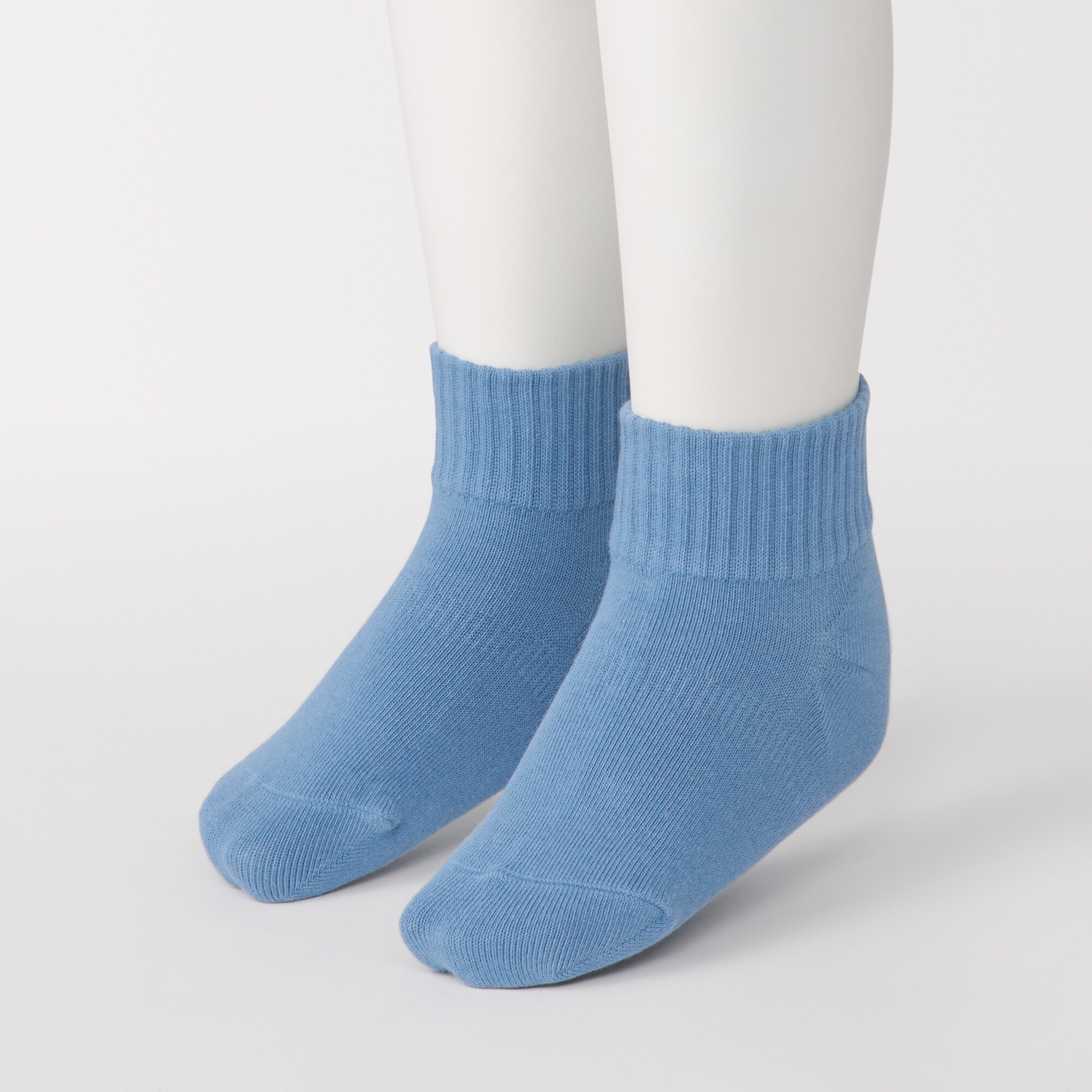 キッズ　足なり直角　ショート丈靴下（３足組）