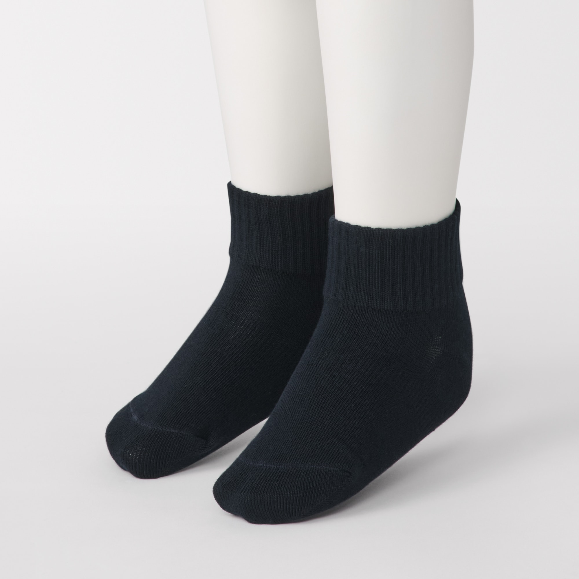 キッズ　足なり直角　ショート丈靴下（３足組）