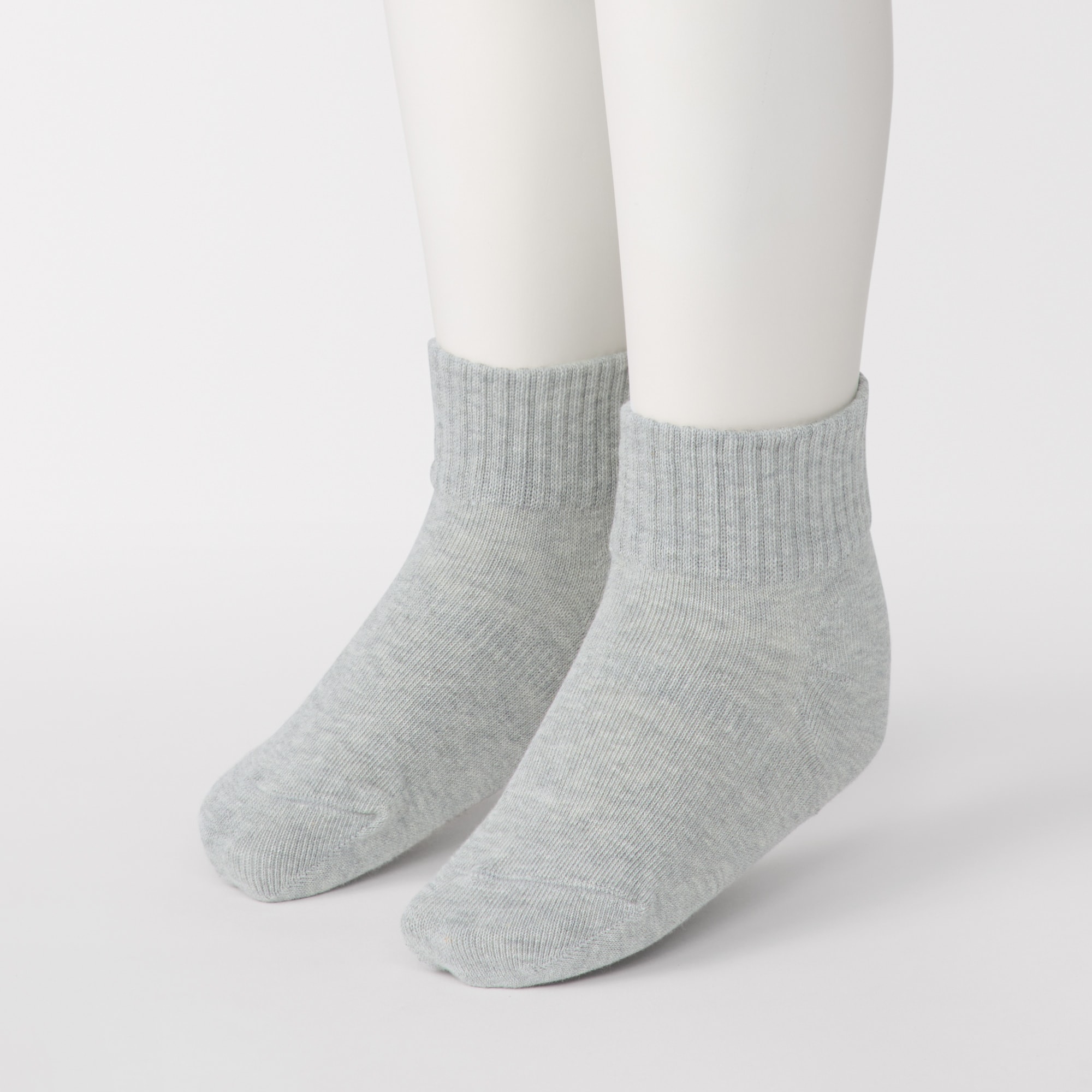 キッズ　足なり直角　ショート丈靴下（３足組）