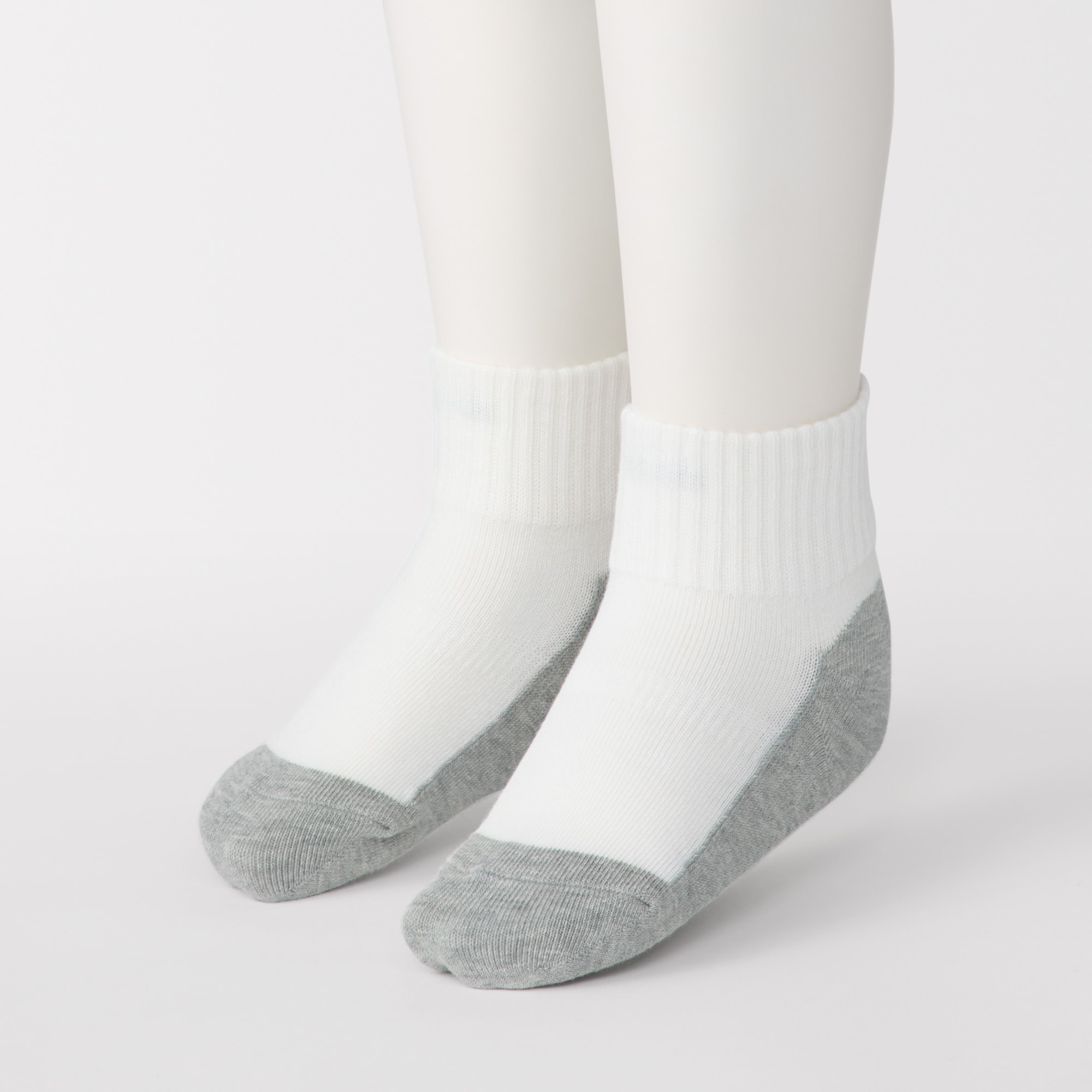 キッズ　足なり直角　ショート丈靴下（３足組）
