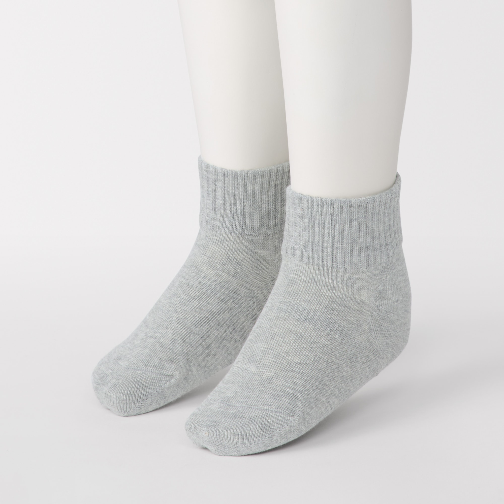 キッズ　足なり直角　ショート丈靴下（３足組）
