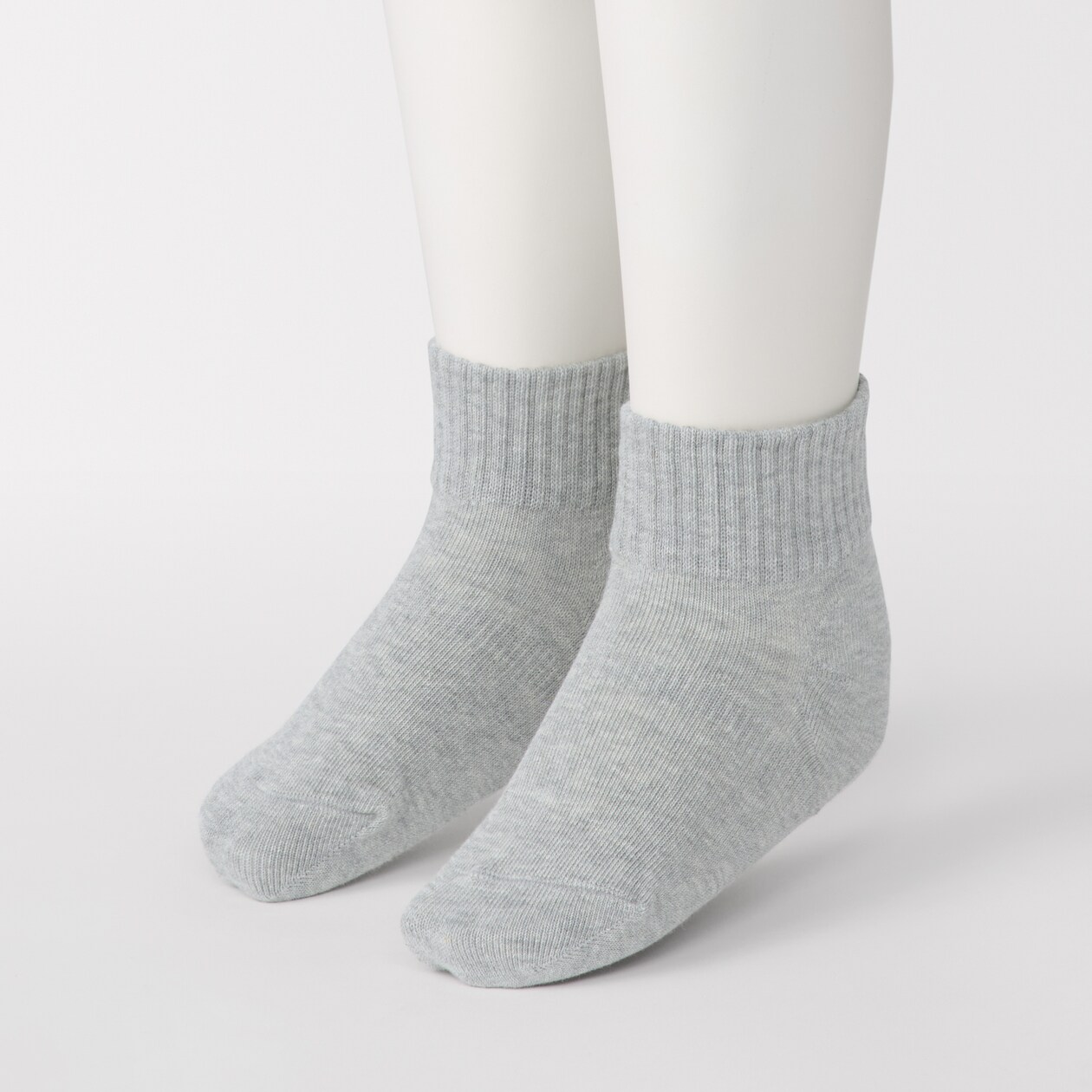 キッズ　足なり直角　ショート丈靴下（３足組）