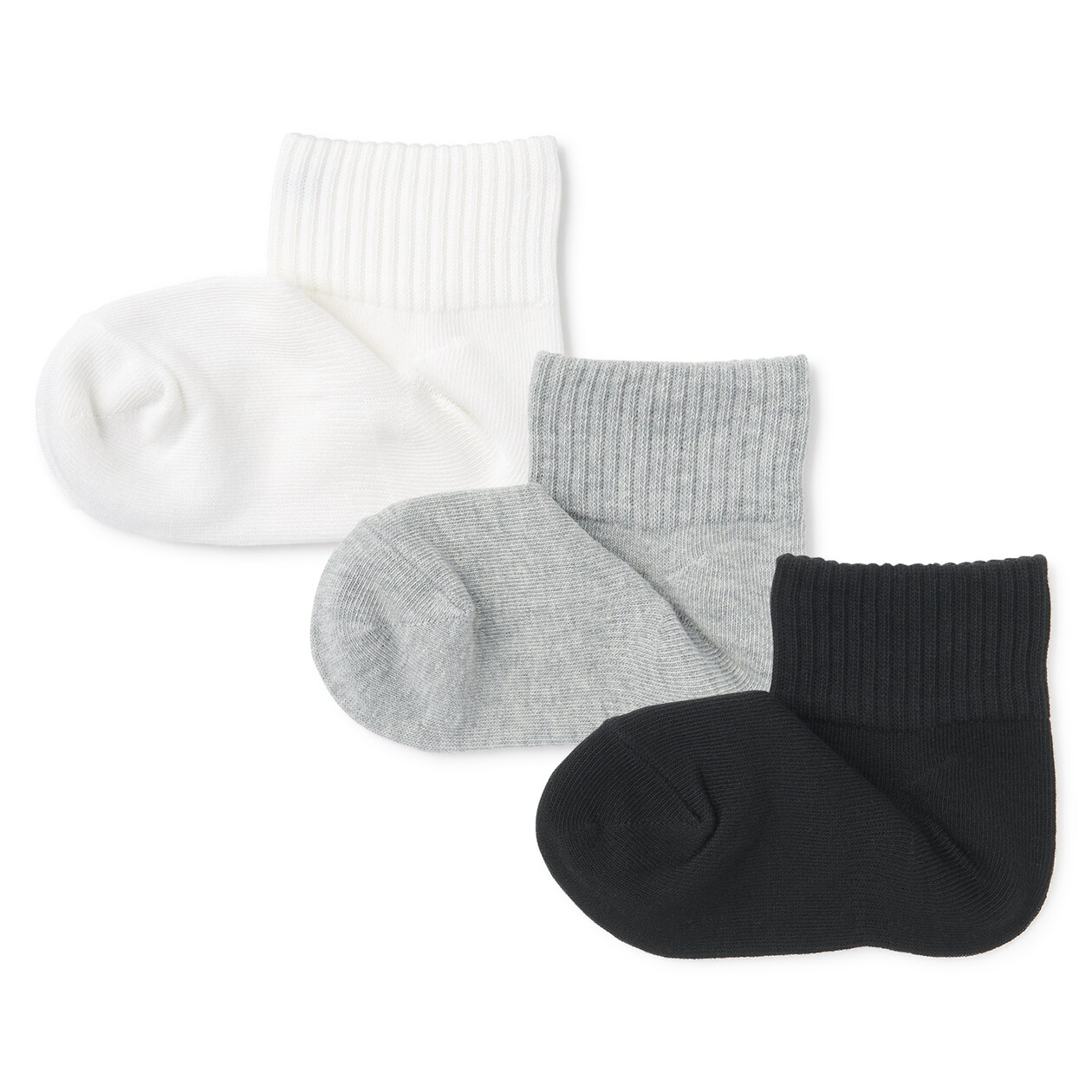 キッズ　足なり直角　ショート丈靴下（３足組）