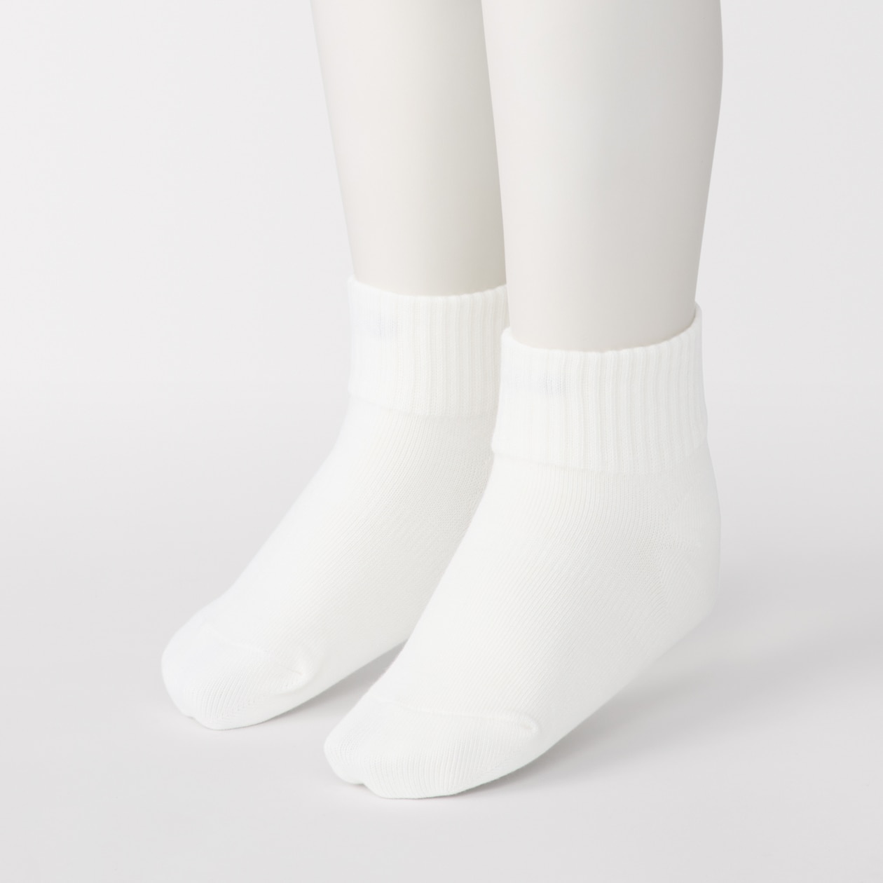 キッズ　足なり直角　ショート丈靴下（３足組）