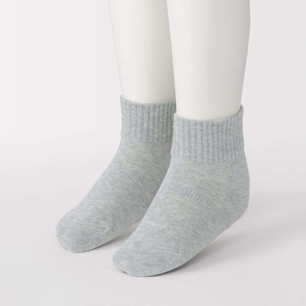 キッズ　足なり直角　ショート丈靴下（３足組）