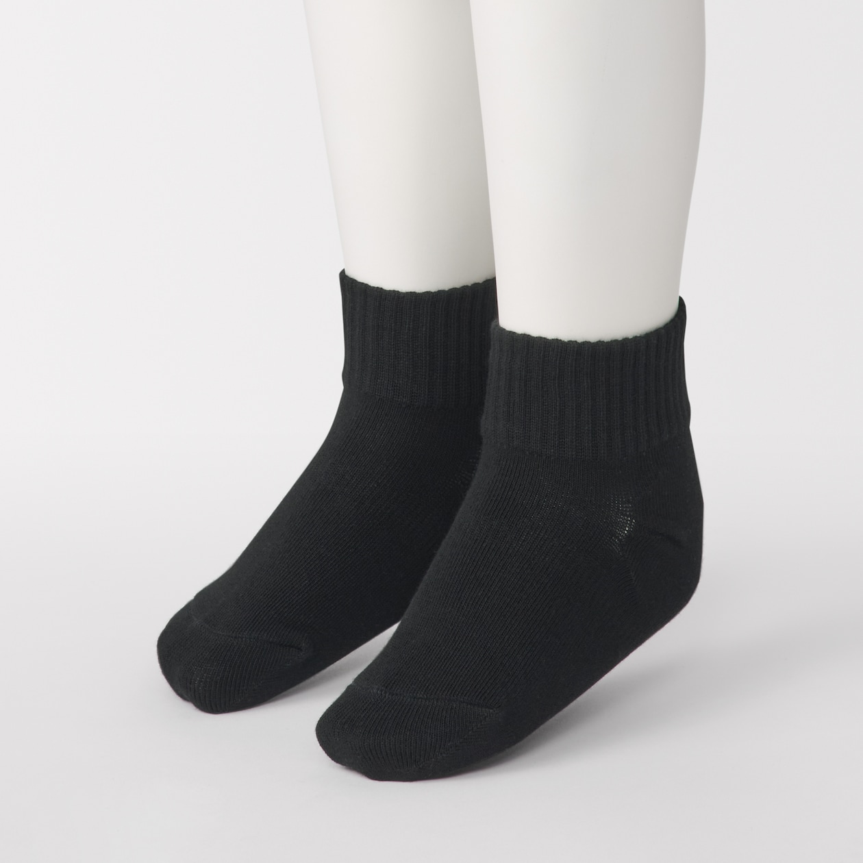 キッズ　足なり直角　ショート丈靴下（３足組）