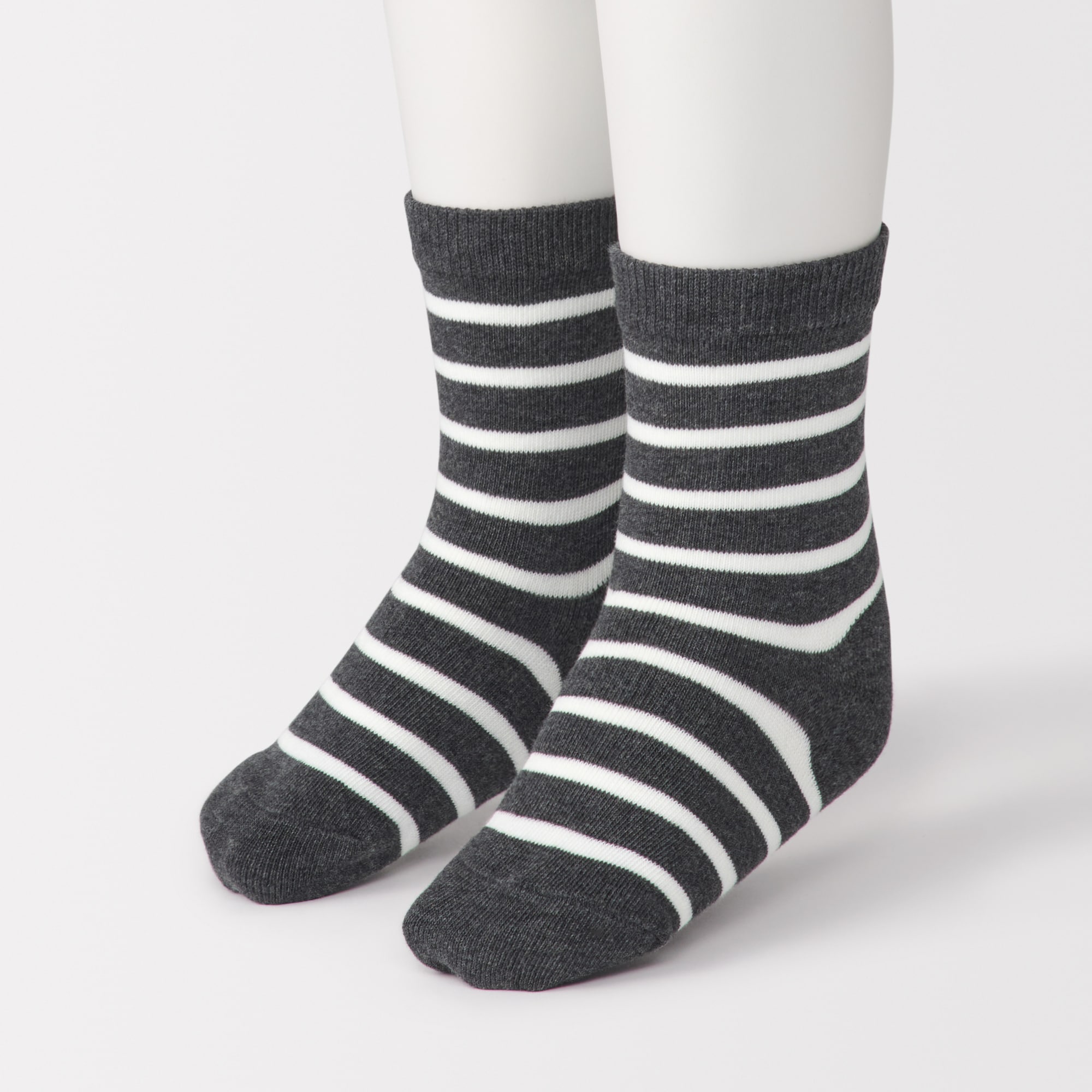 キッズ　足なり直角　靴下（柄・３足組）