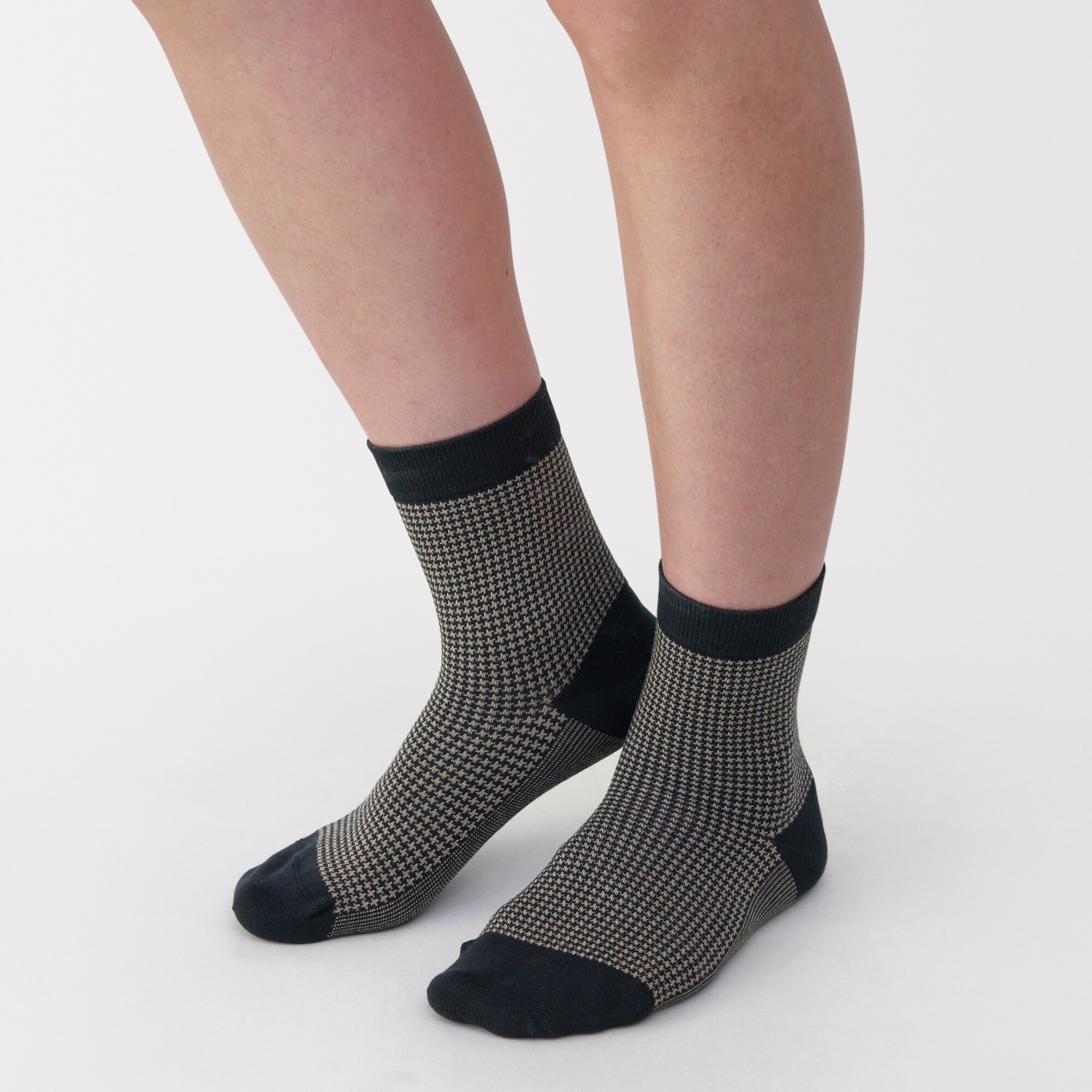 婦人　足なり直角　履き口やわらか　千鳥柄ショート丈靴下（口ゴムなし）