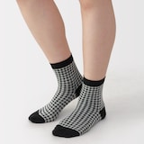 婦人　足なり直角　履き口やわらか　ギンガムチェック柄ショート丈靴下（口ゴムなし）