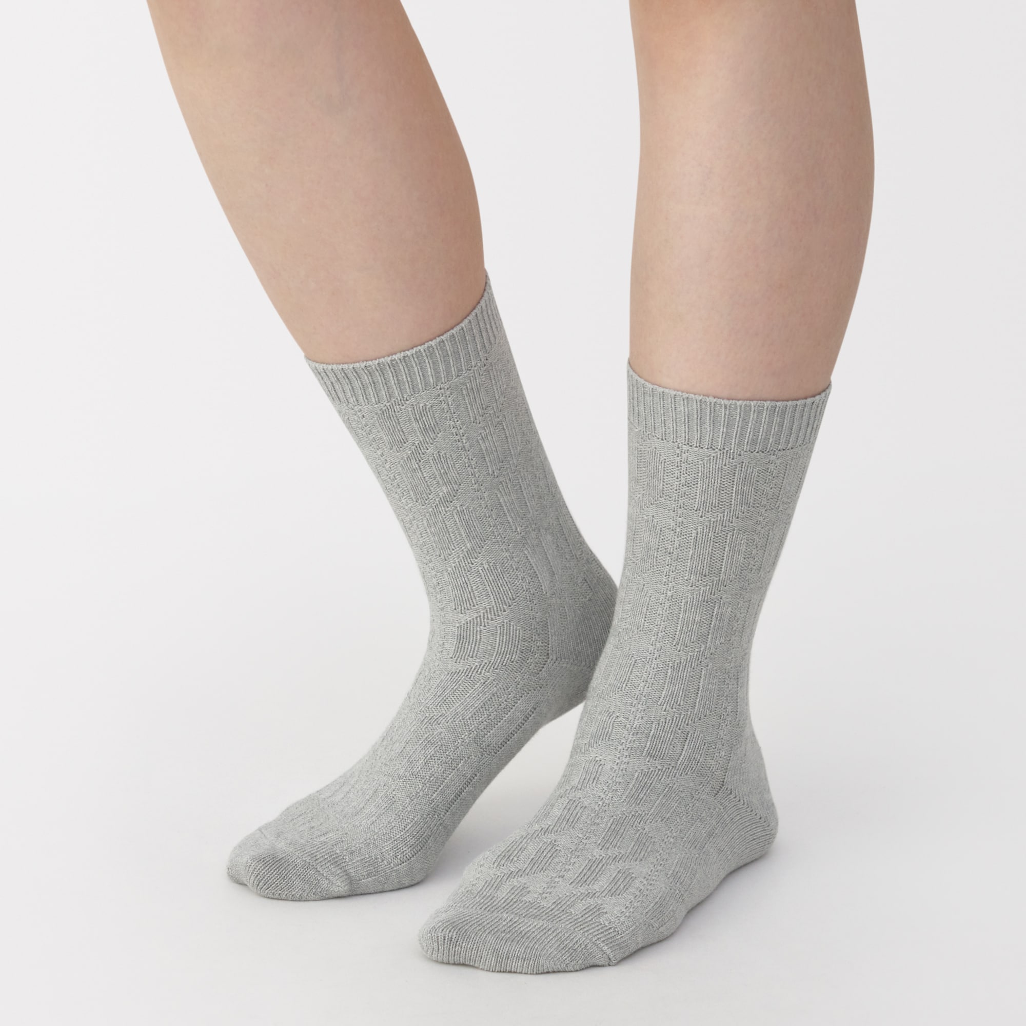 婦人　足なり直角　履き口やわらか　ケーブル柄靴下
