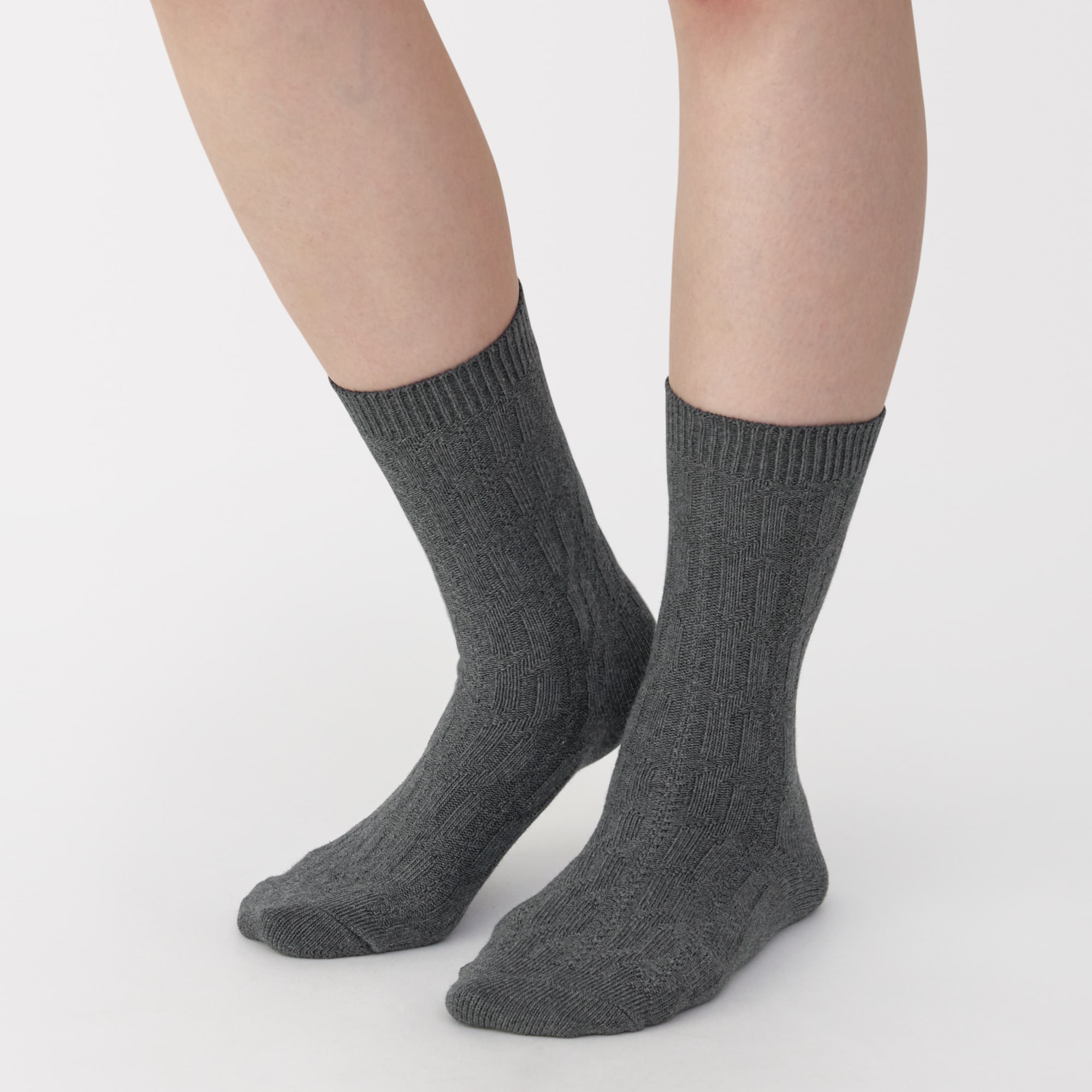 婦人　足なり直角　履き口やわらか　ケーブル柄靴下