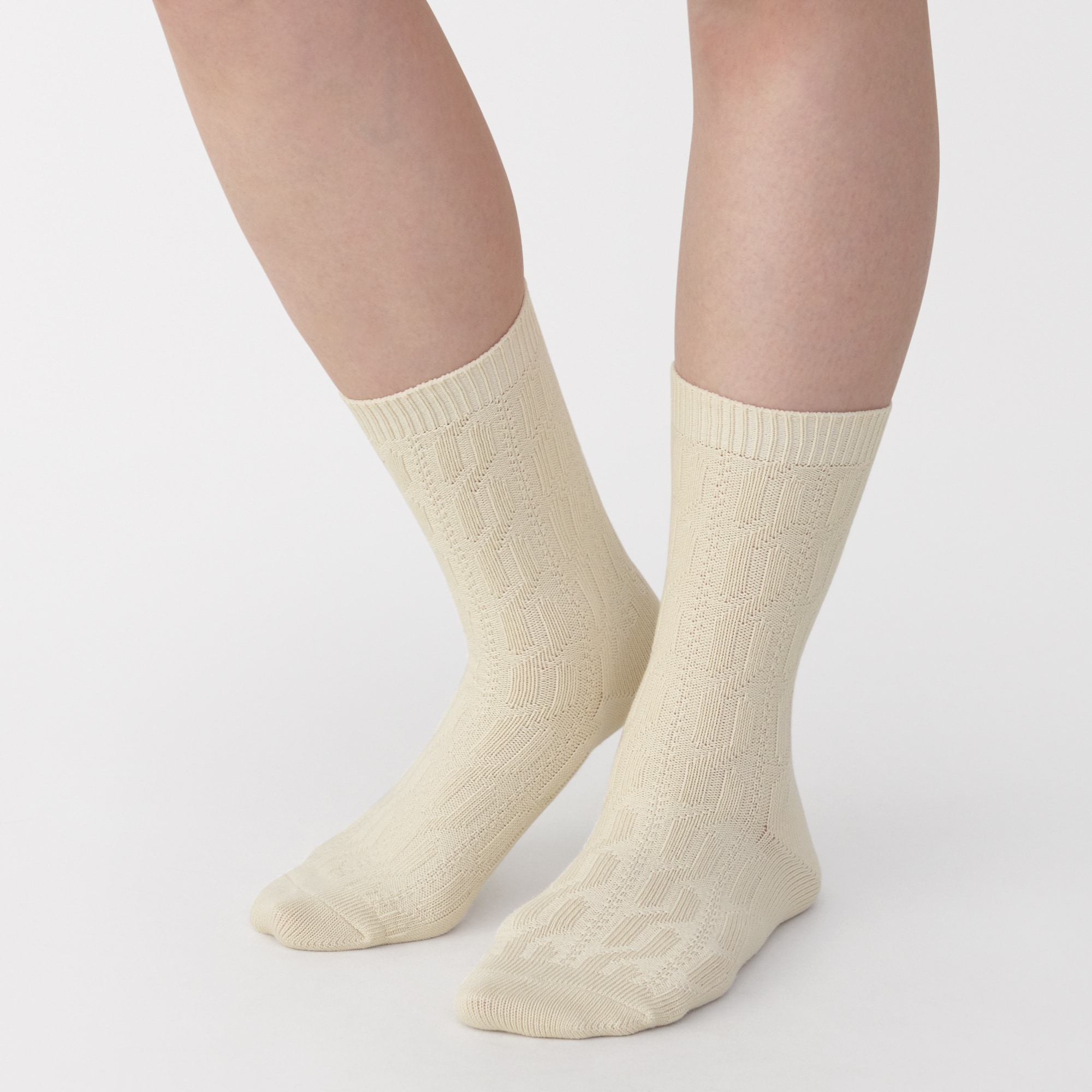 婦人　足なり直角　履き口やわらか　ケーブル柄靴下