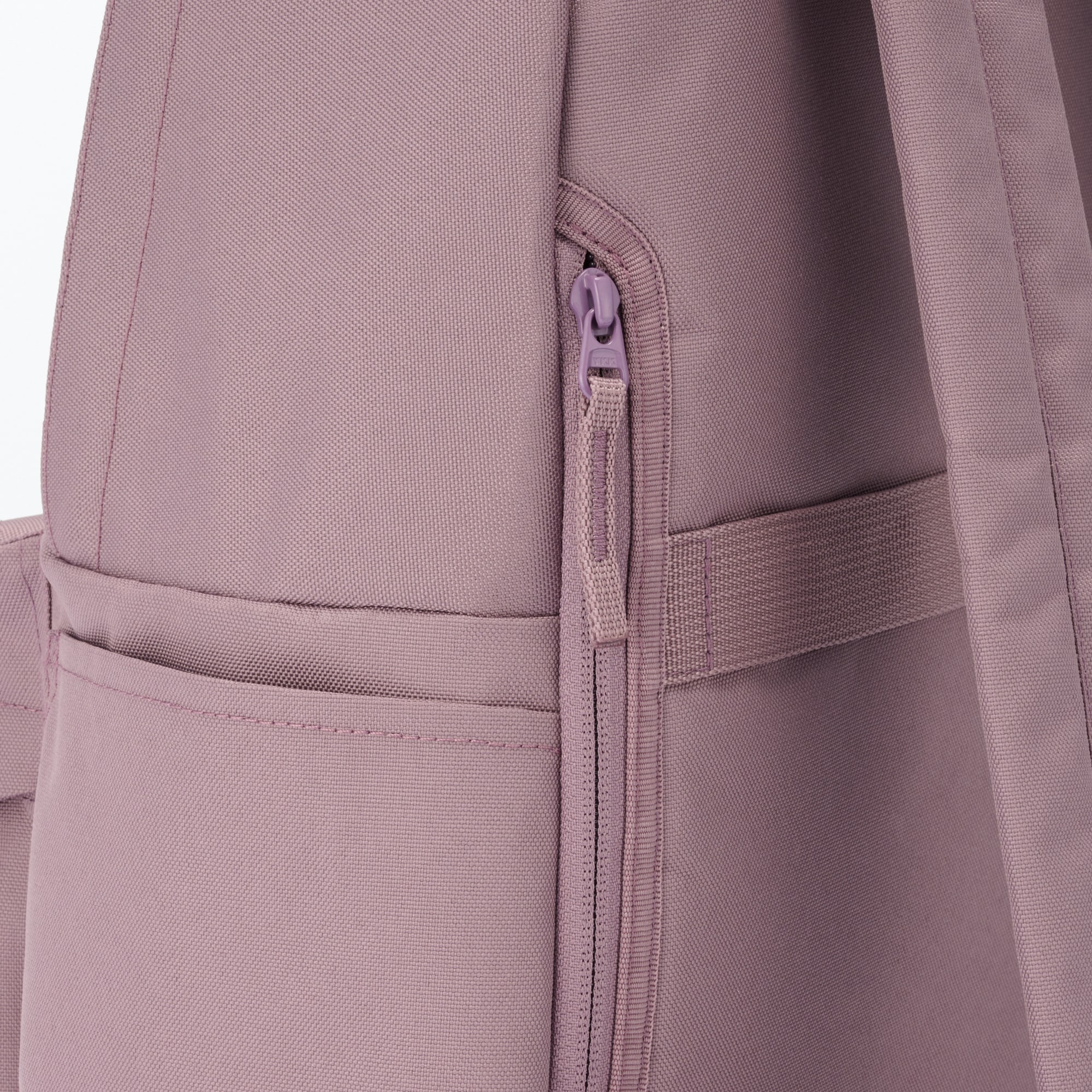 肩の負担を軽くする　撥水リュックサック