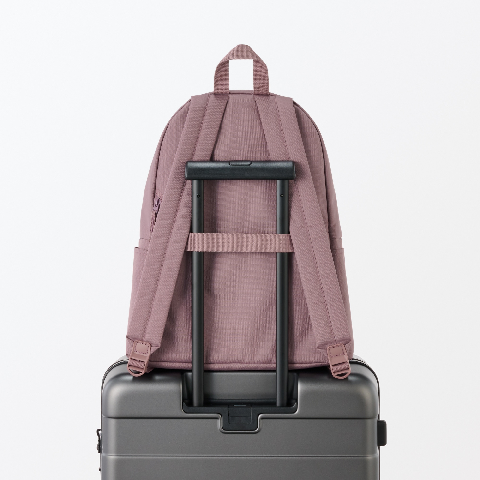 肩の負担を軽くする　撥水リュックサック