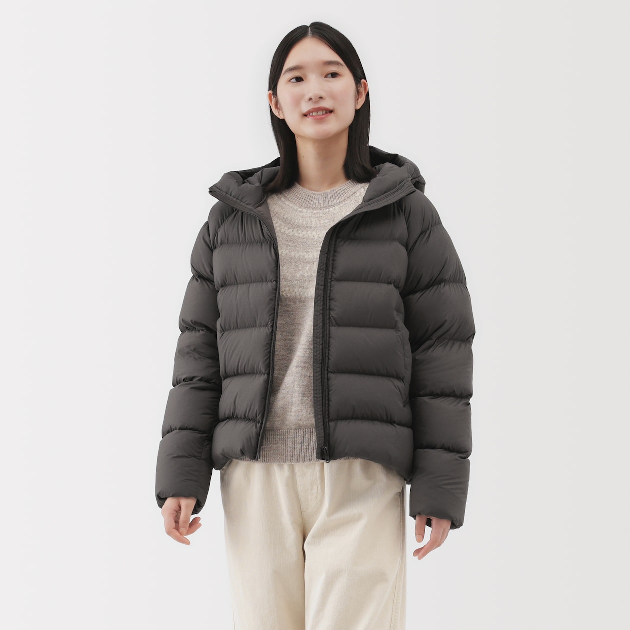 婦人　軽量ダウンポケッタブルフード付きジャケット