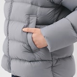 婦人　軽量ダウンポケッタブルフード付きジャケット