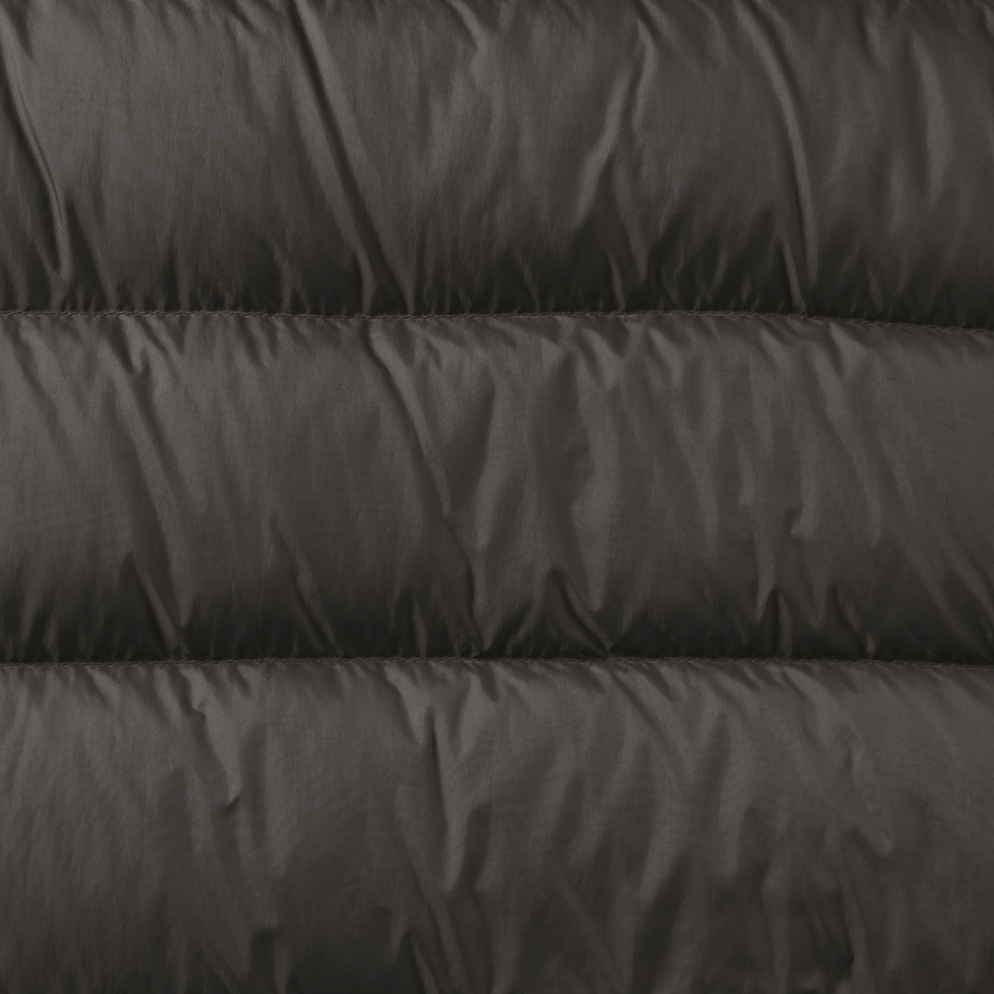 婦人　軽量ダウンポケッタブルフード付きジャケット