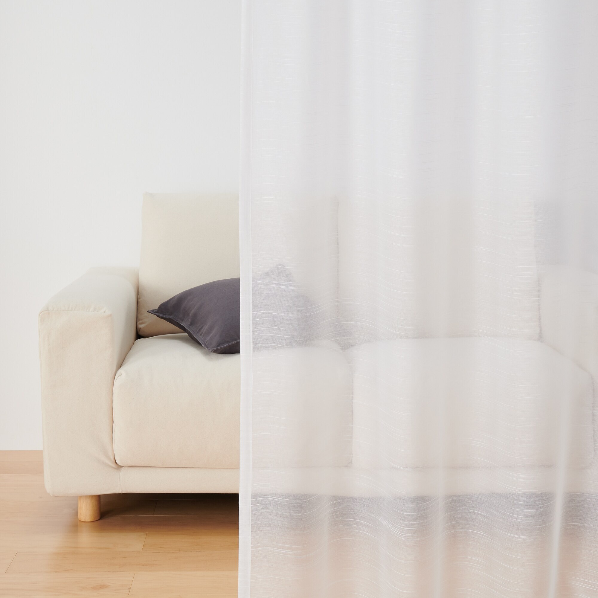 ポリエステル分繊糸ボイル（防炎）ノンプリーツカーテン／オフ白