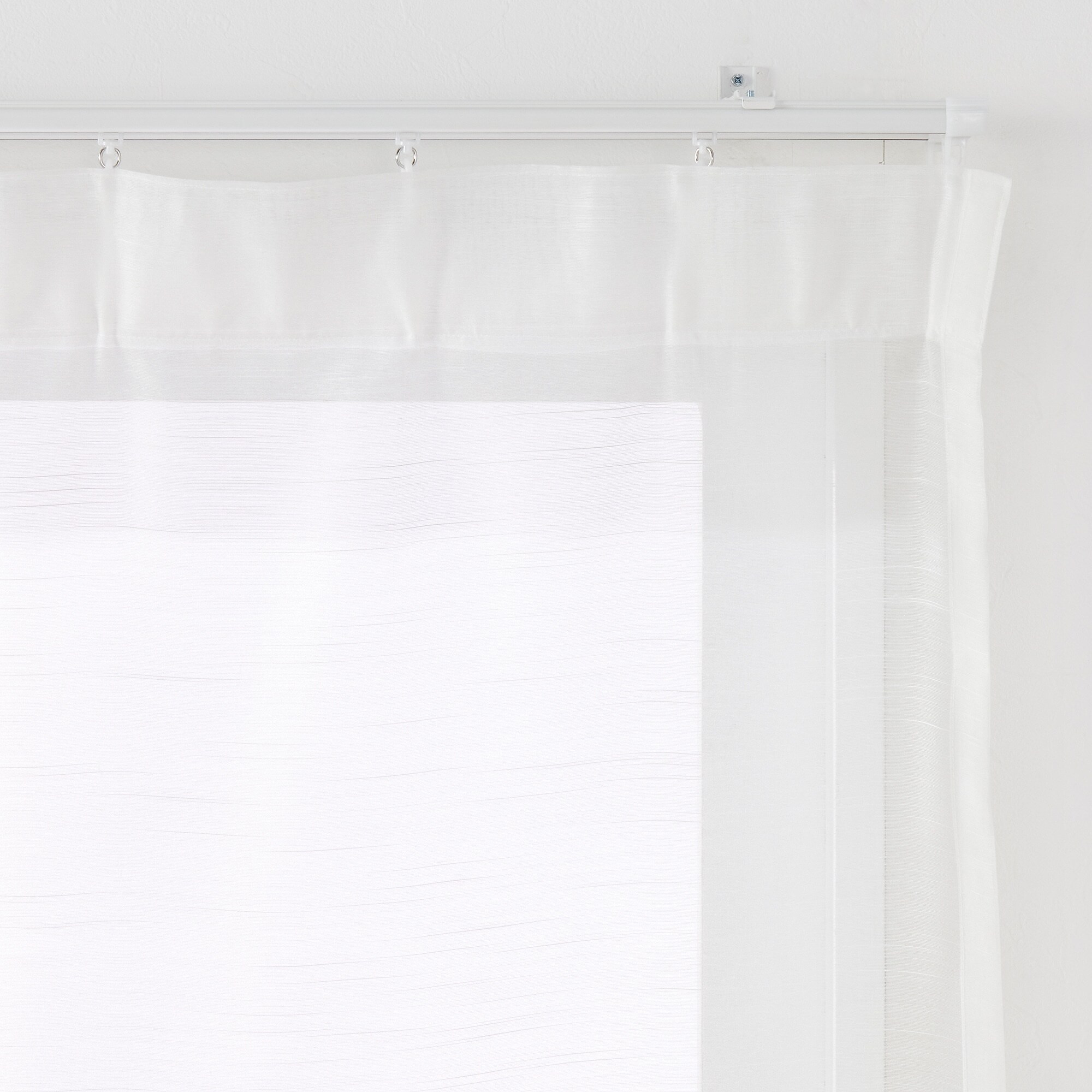 ポリエステル分繊糸ボイル（防炎）ノンプリーツカーテン／オフ白