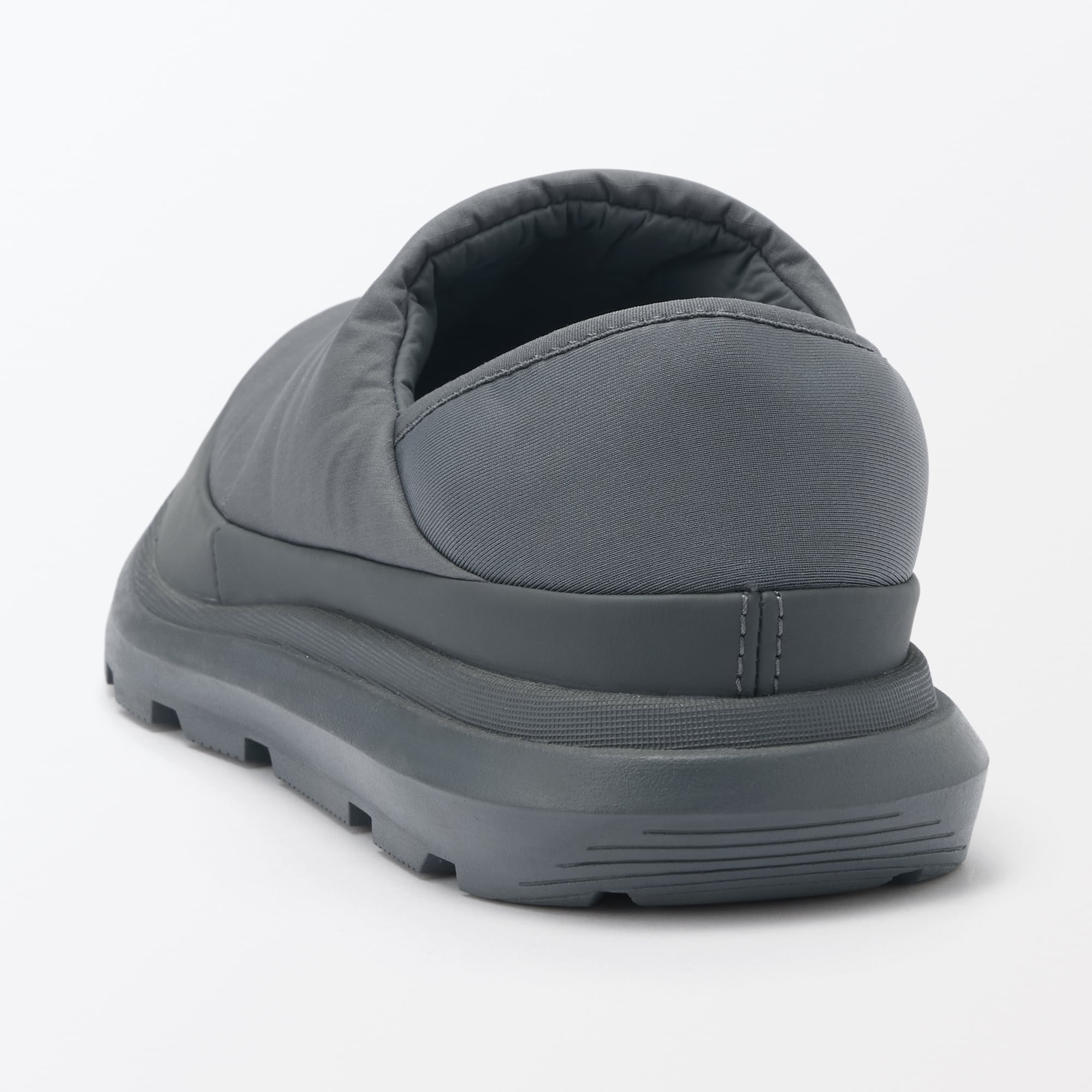 かかとが踏める　撥水中わた入りスリッポン