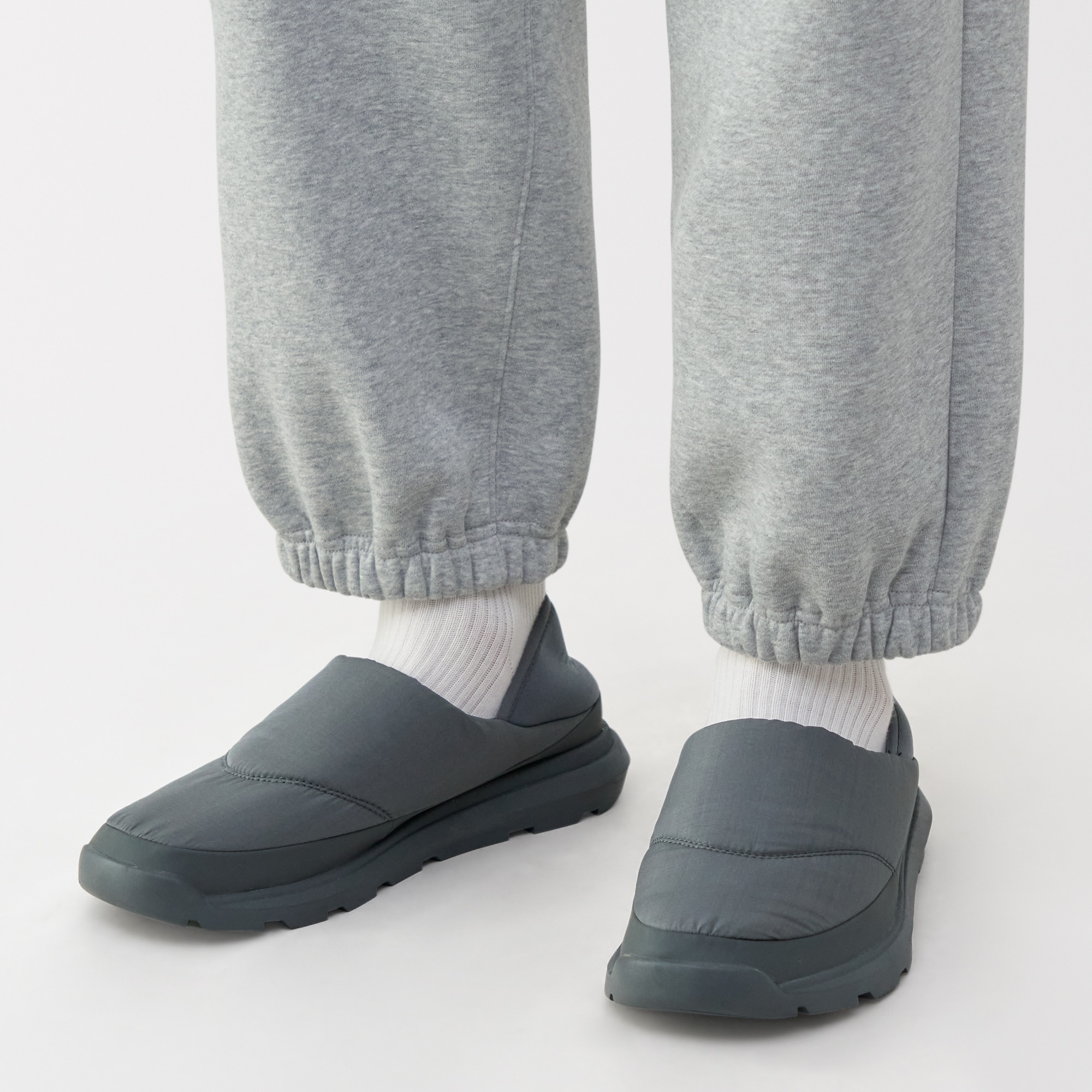 かかとが踏める　撥水中わた入りスリッポン