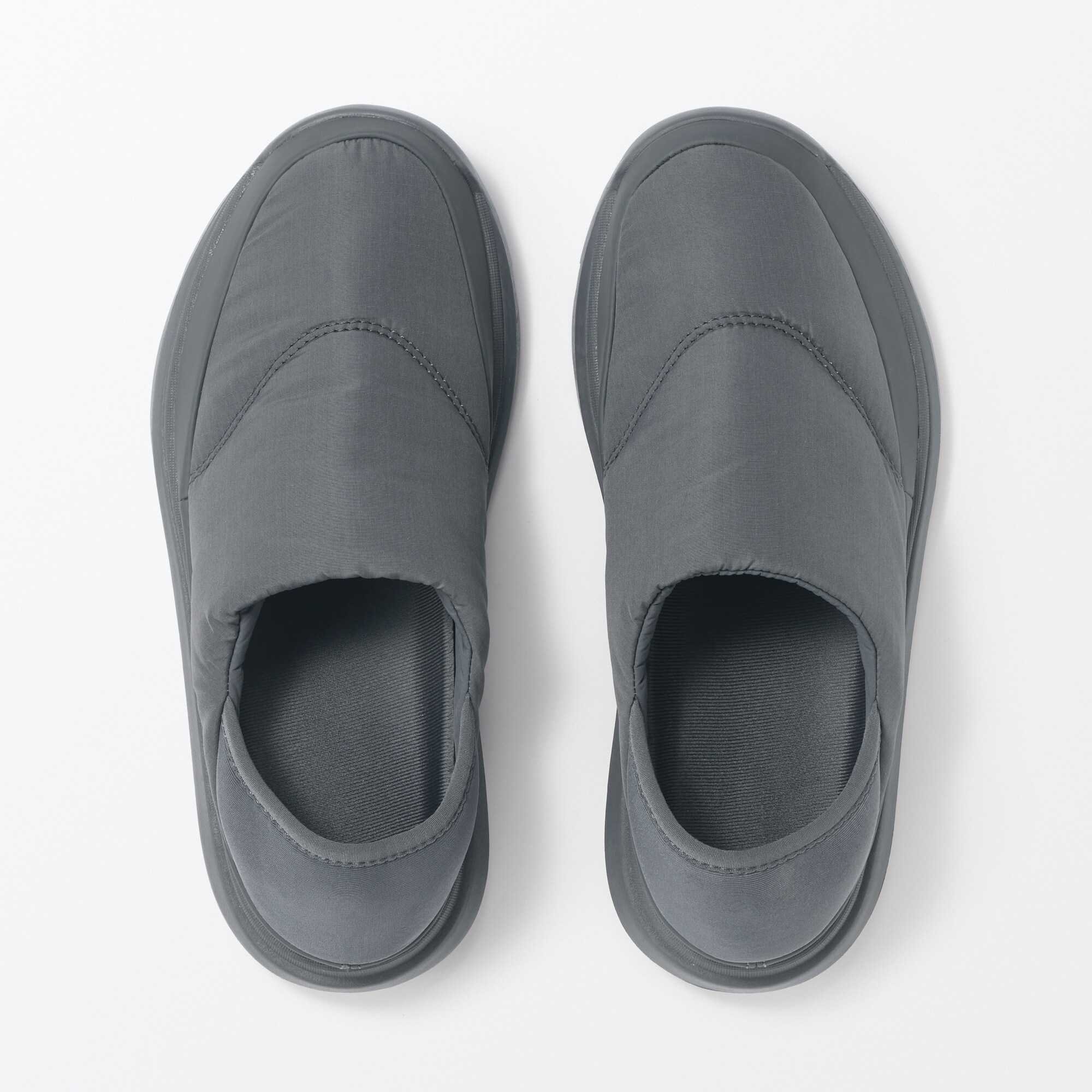 かかとが踏める　撥水中わた入りスリッポン