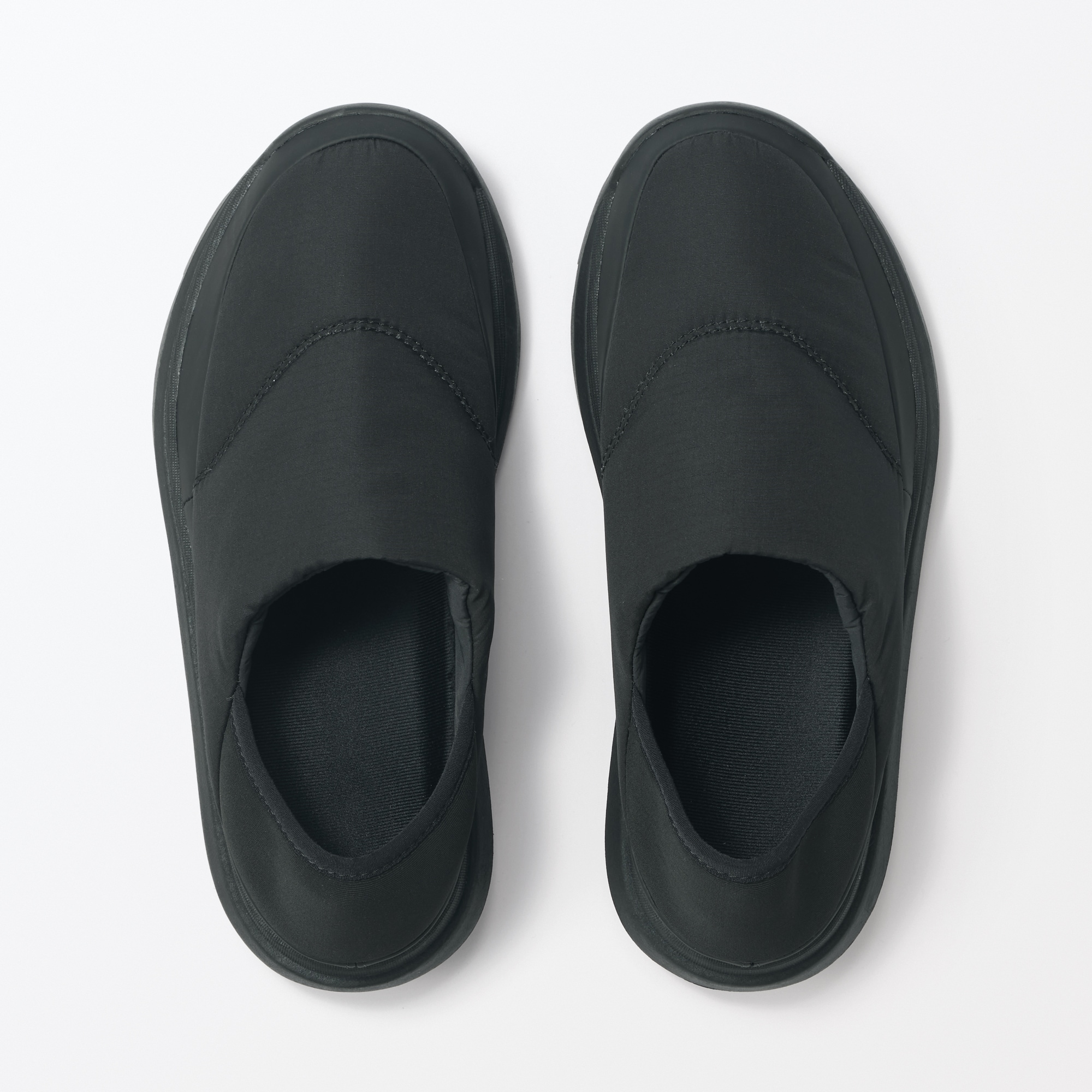 かかとが踏める　撥水中わた入りスリッポン