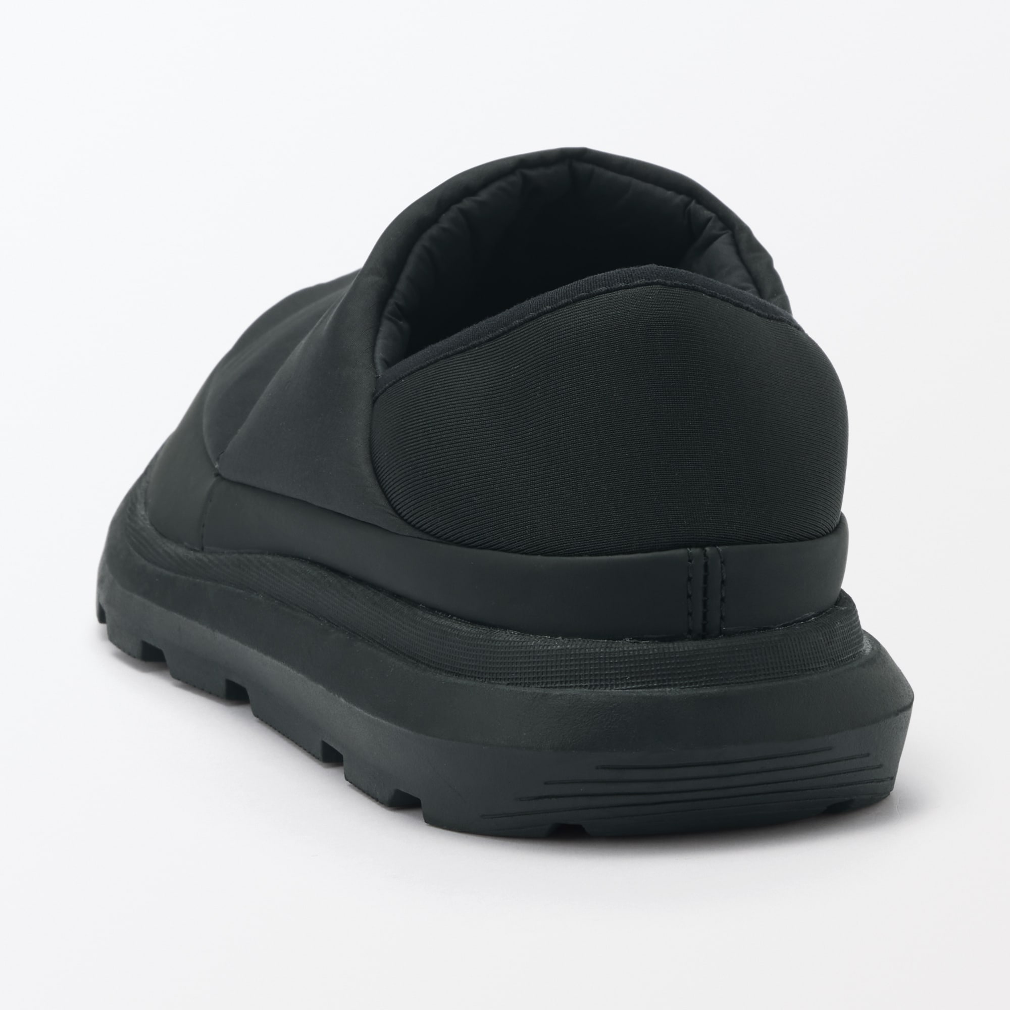 かかとが踏める　撥水中わた入りスリッポン