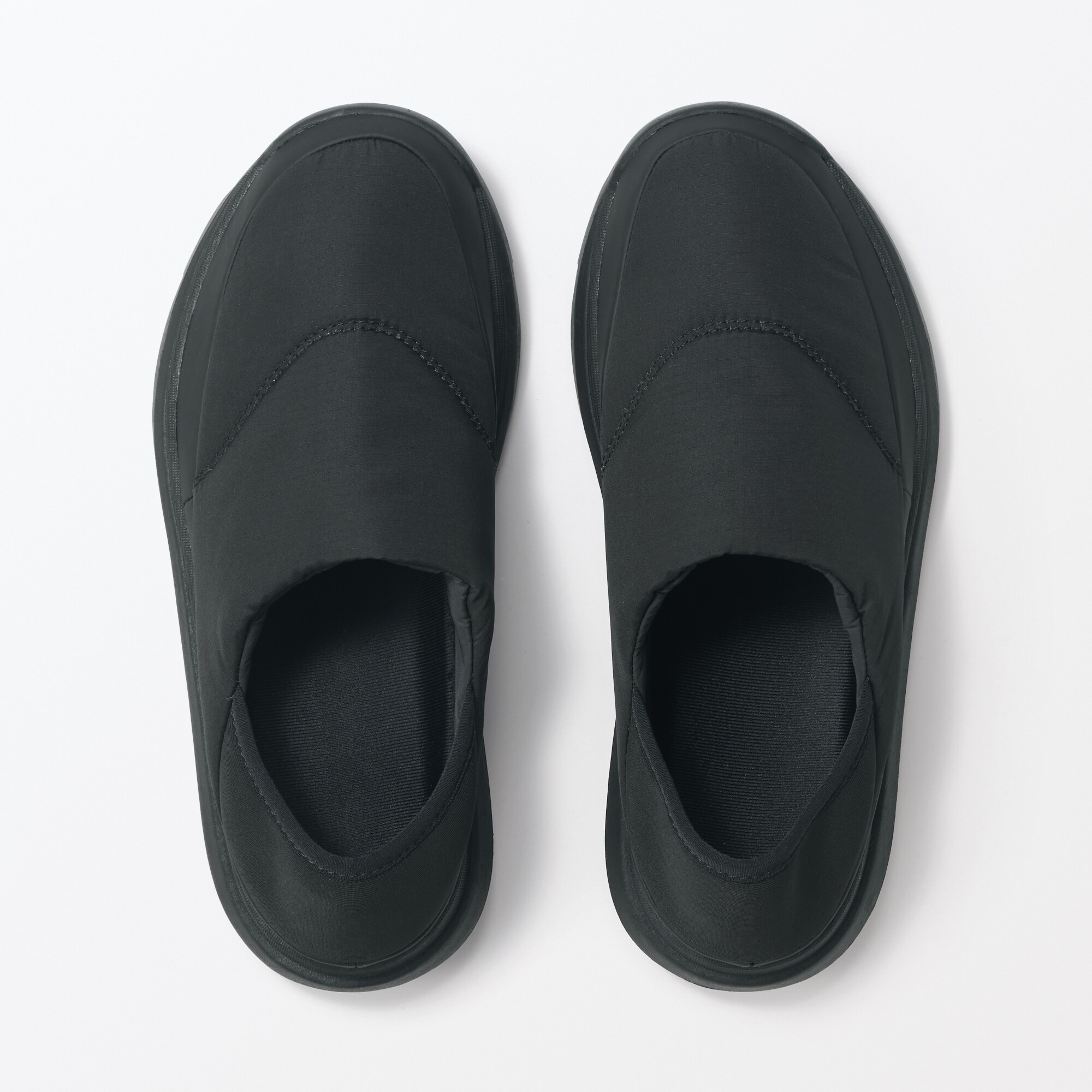 かかとが踏める　撥水中わた入りスリッポン