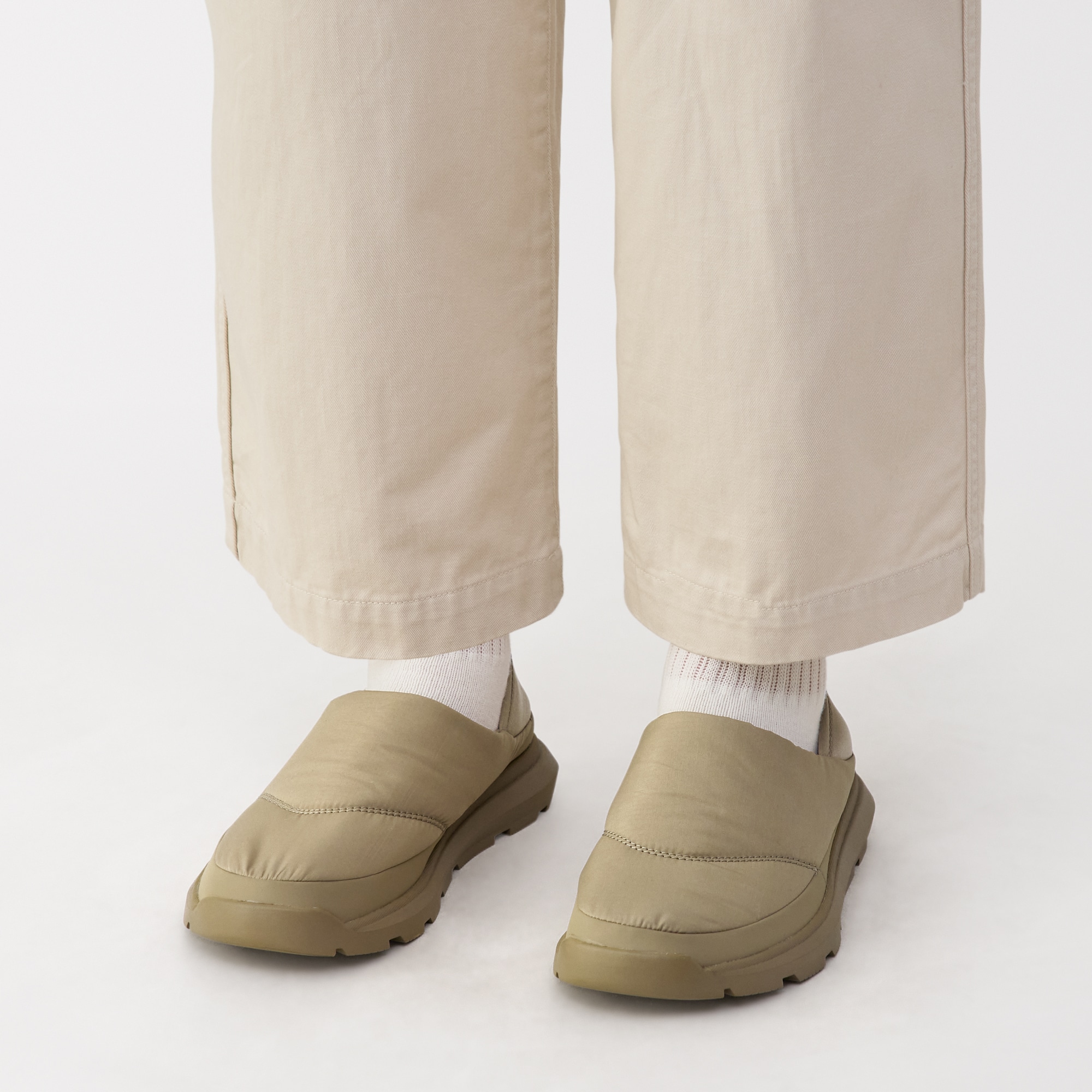 かかとが踏める　撥水中わた入りスリッポン