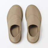 かかとが踏める　撥水中わた入りスリッポン