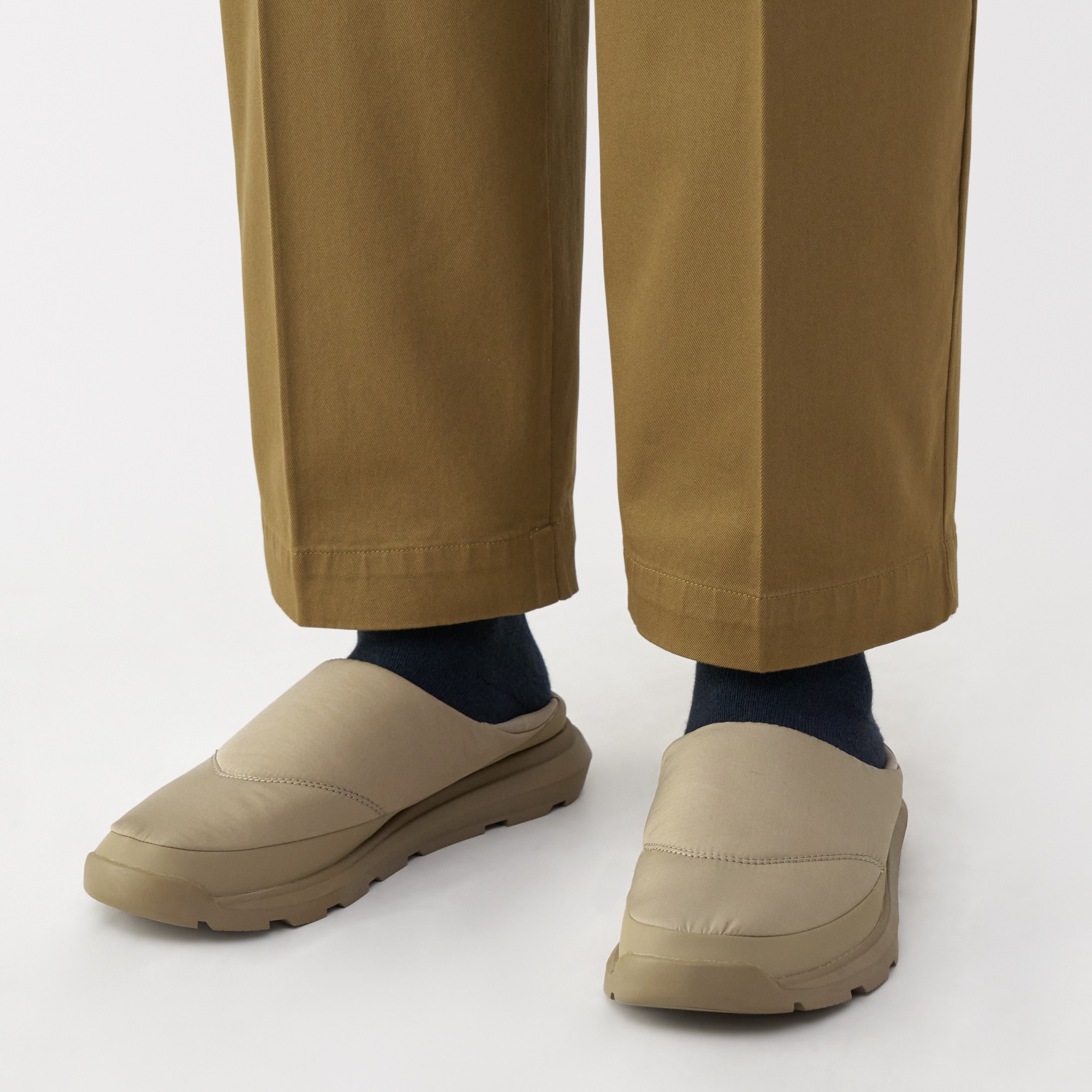 かかとが踏める　撥水中わた入りスリッポン