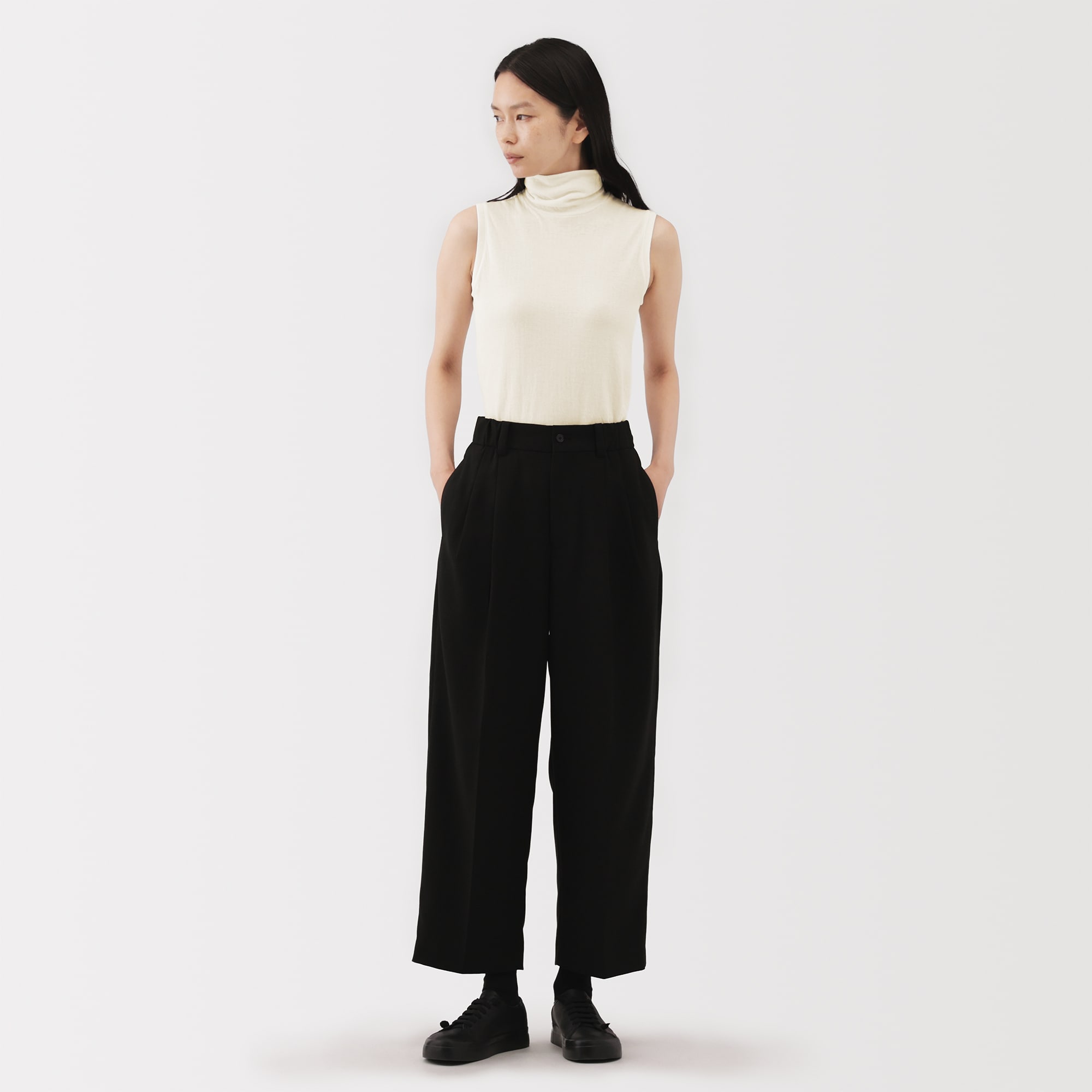 婦人　コットンカシミヤタートルネックノースリーブＴシャツ