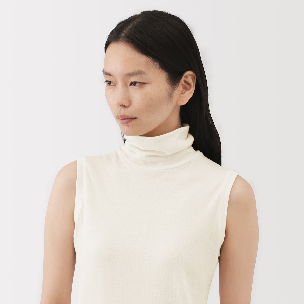 婦人　コットンカシミヤタートルネックノースリーブＴシャツ