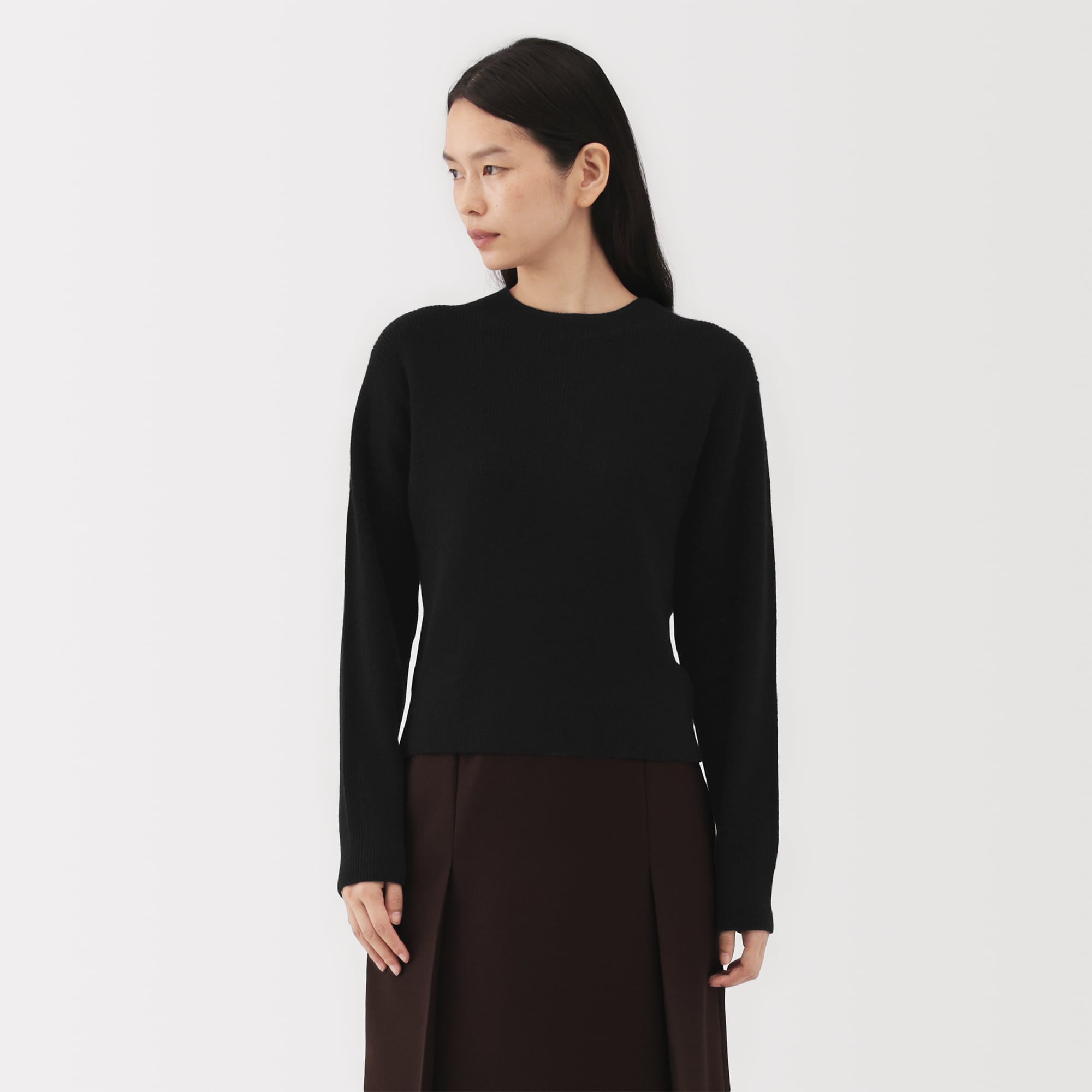 婦人　自然の色を生かして染色した　ヤク畦編みクルーネックセーター