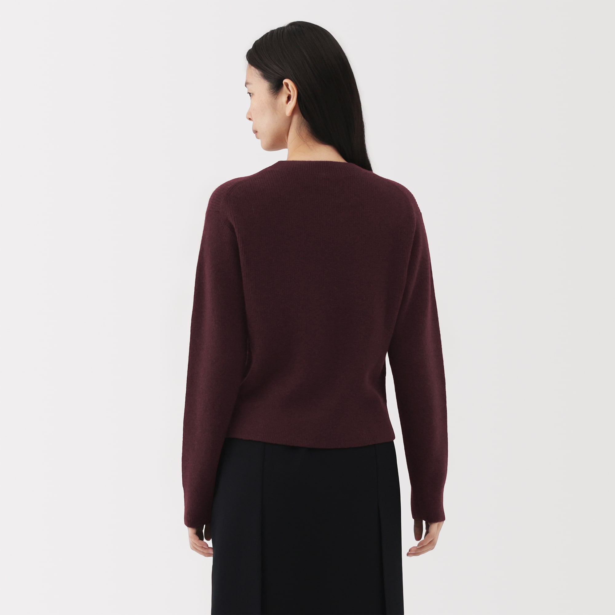 婦人　自然の色を生かして染色した　ヤク畦編みクルーネックセーター